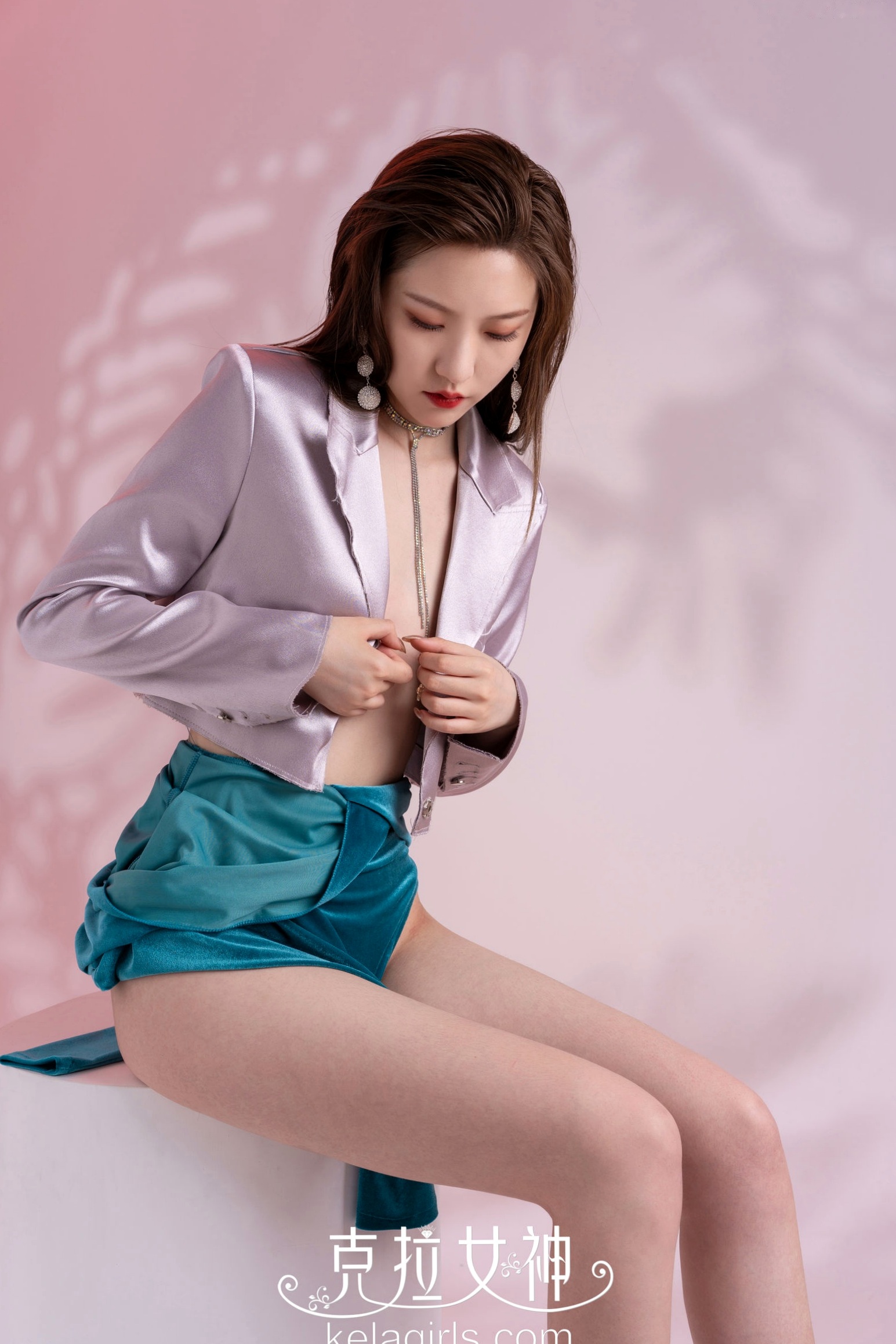 Gallery - KelaGirls克拉女神：芊芊《时尚与性感》高冷私房写真，绸缎质感与丝绒诱惑，极品骨感美女极致视觉盛宴克拉女神性感冷艳私房照极品 芊芊女神私房照_秀色女神 - image 20