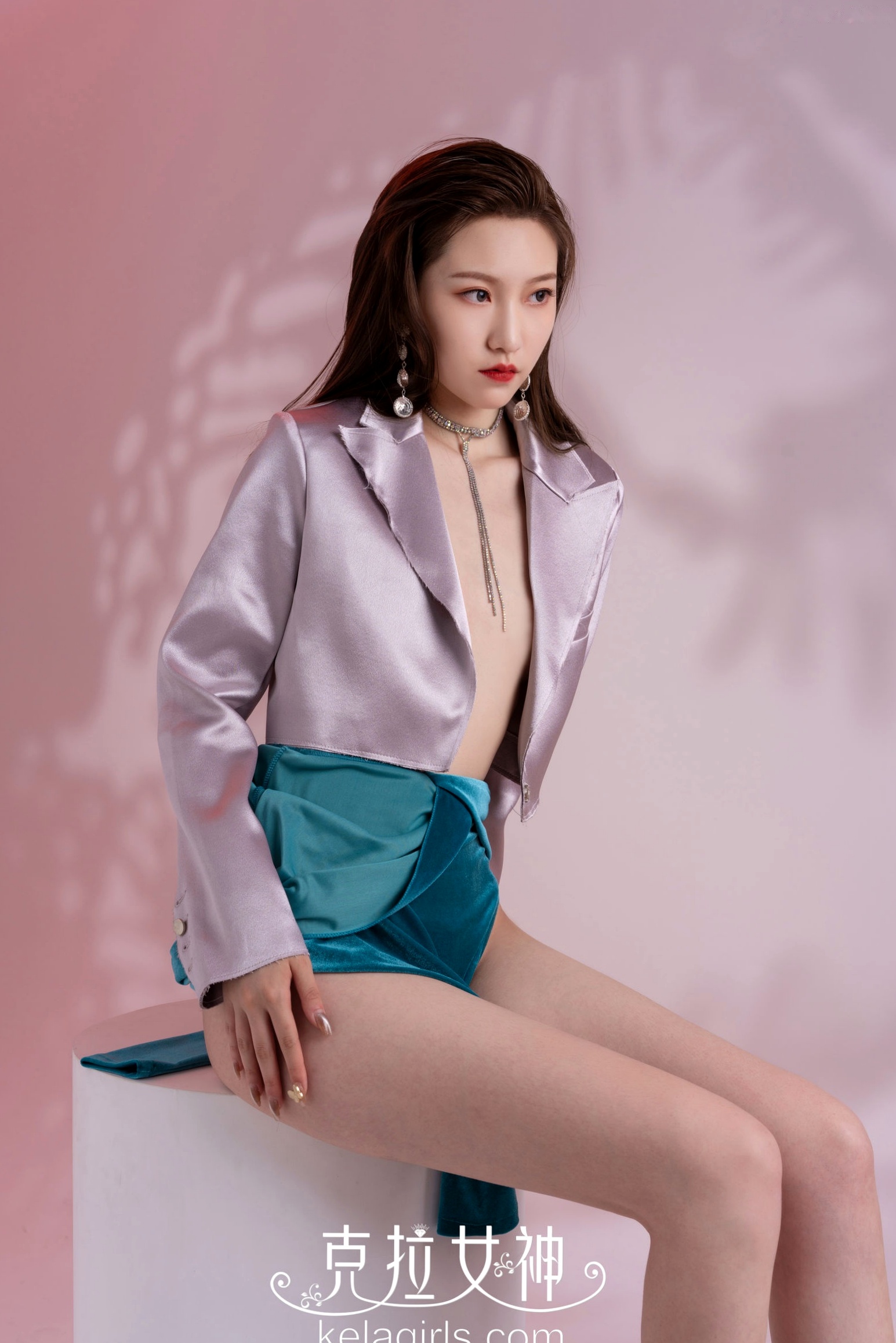 Gallery - KelaGirls克拉女神：芊芊《时尚与性感》高冷私房写真，绸缎质感与丝绒诱惑，极品骨感美女极致视觉盛宴克拉女神性感冷艳私房照极品 芊芊女神私房照_秀色女神 - image 21