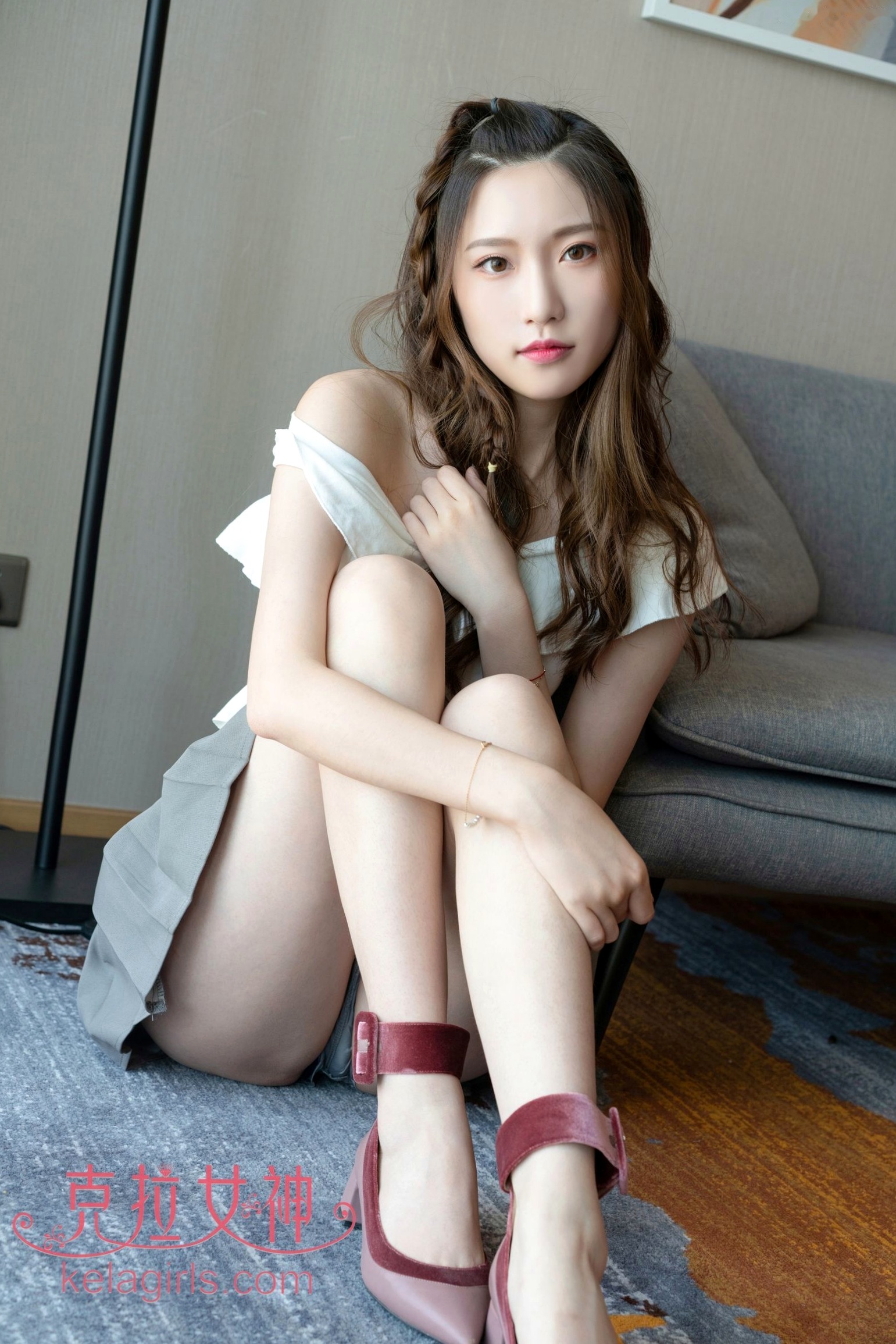 Gallery - KelaGirls克拉女神2019.10.04：芊芊《玉腿横陈》——青春校园风家居私房写真，性感短裙美腿诱惑克拉女神性感美腿家居私房照 芊芊女神私房照_秀色女神 - image 14