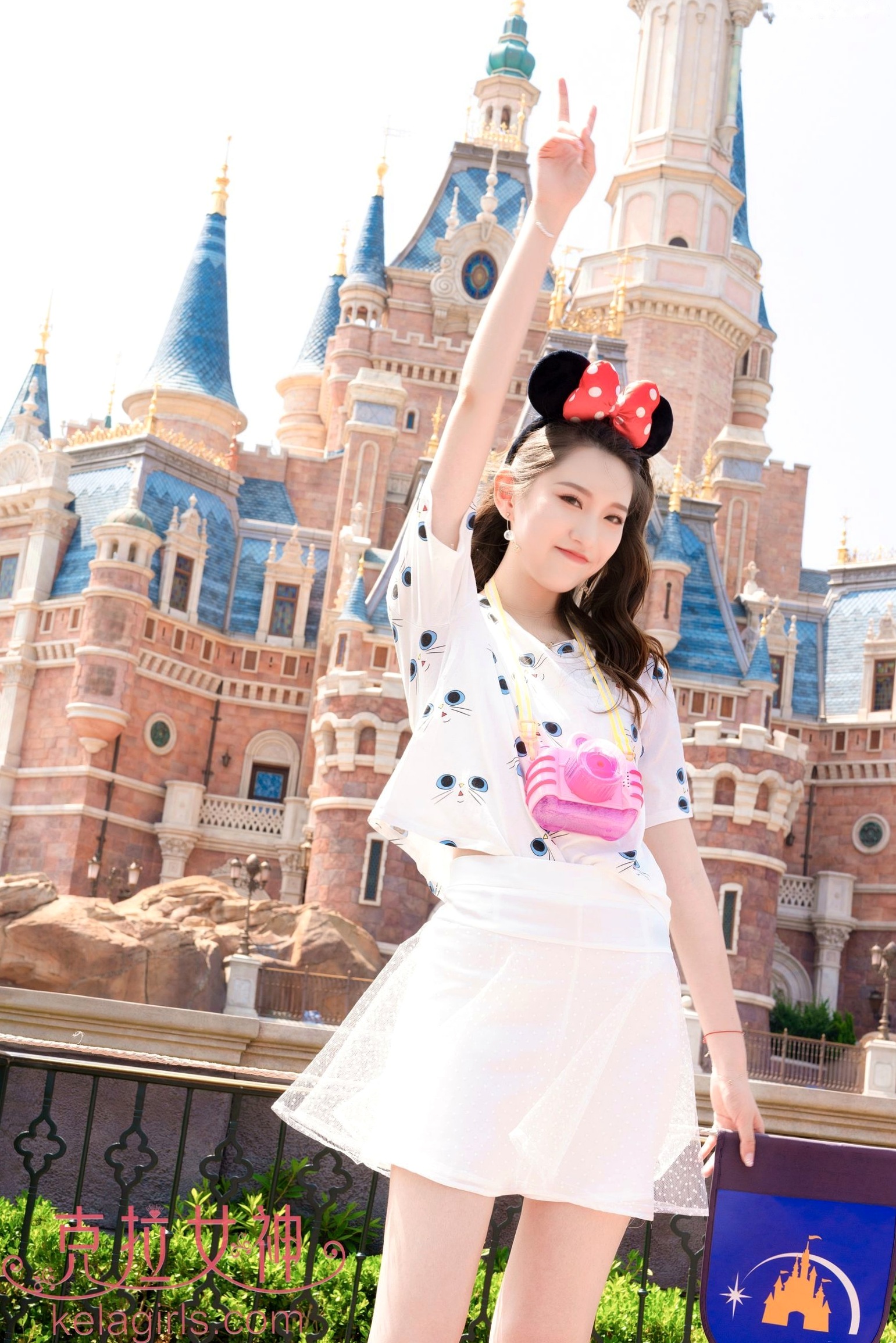 Gallery - KelaGirls克拉女神-芊芊-《梦幻迪士尼》清纯萌系元气少女户外旅拍清纯萌系克拉女神治愈系 芊芊女神私房照_秀色女神 - image 23