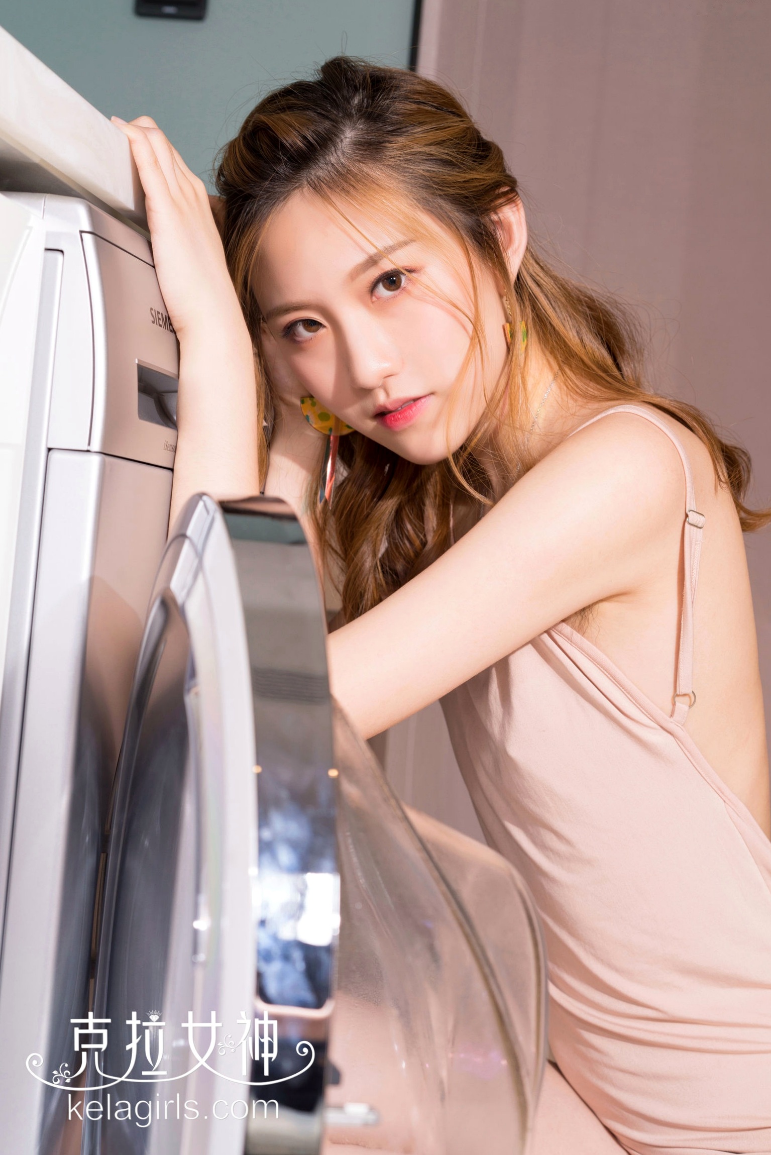 Gallery - KelaGirls克拉女神-芊芊《左家娇女》：清纯吊带裙私房写真，尽显冷艳白嫩肌肤与极致诱惑克拉女神私房照性感诱惑白嫩 芊芊女神私房照_秀色女神 - image 19