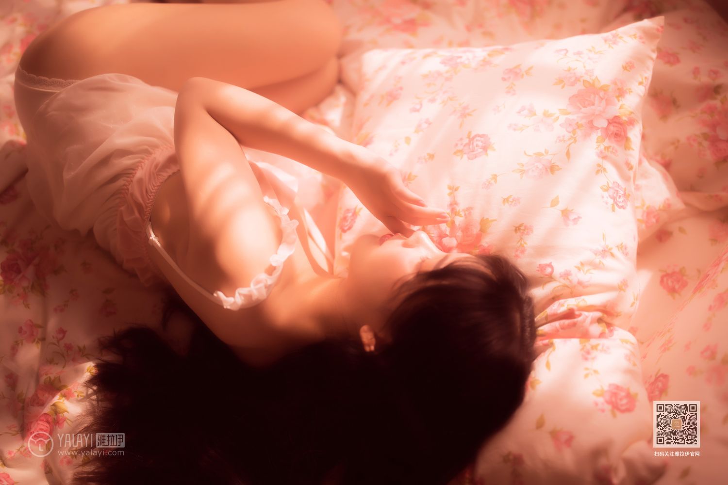 [YALAYI雅拉伊]高清写真图 2019.09.14 No.406 香床美人儿 香儿