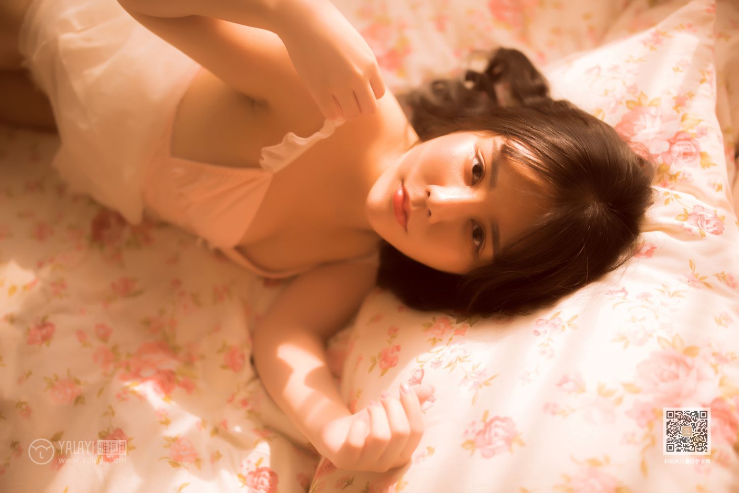 [YALAYI雅拉伊]高清写真图 2019.09.14 No.406 香床美人儿 香儿