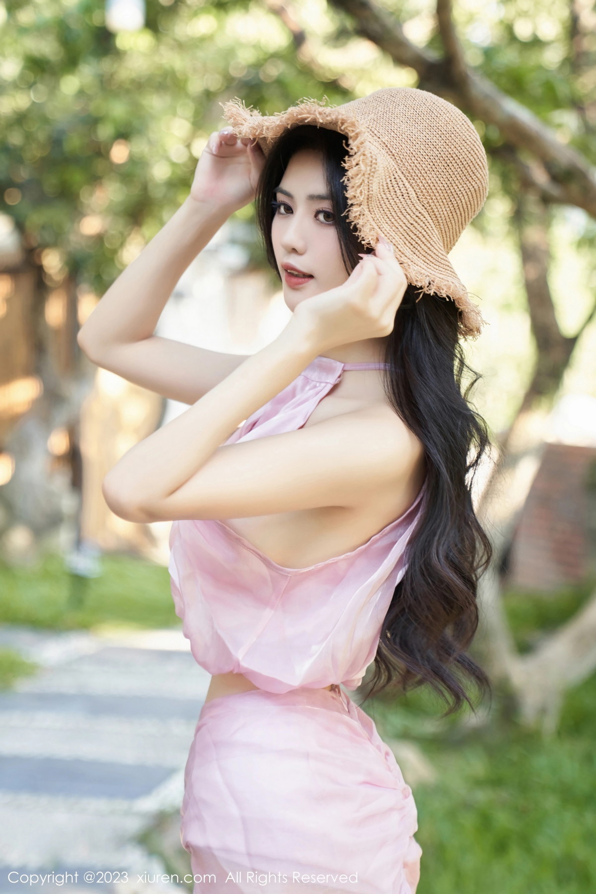 [XiuRen]高清写真图 2023.08.24 No.7281 浅浅Danny 户外美腿