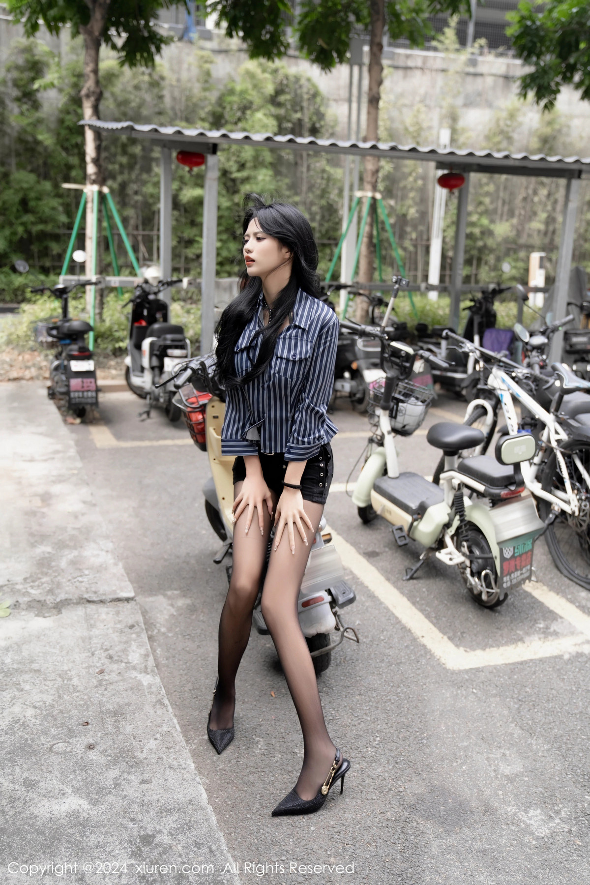 [XiuRen]高清写真图 2024.01.24 No.8011 浅浅Danny 黑丝美腿