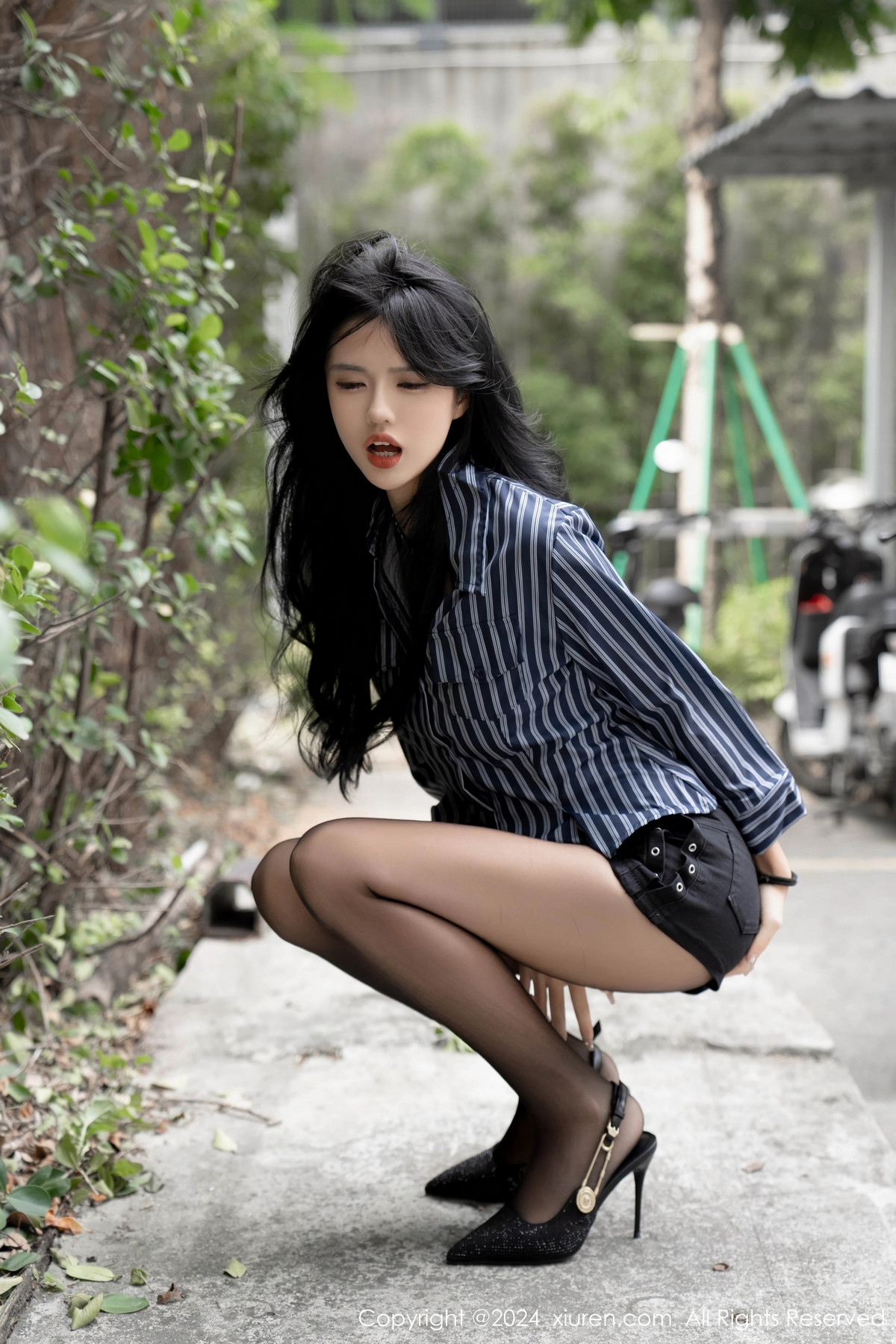 [XiuRen]高清写真图 2024.01.24 No.8011 浅浅Danny 黑丝美腿
