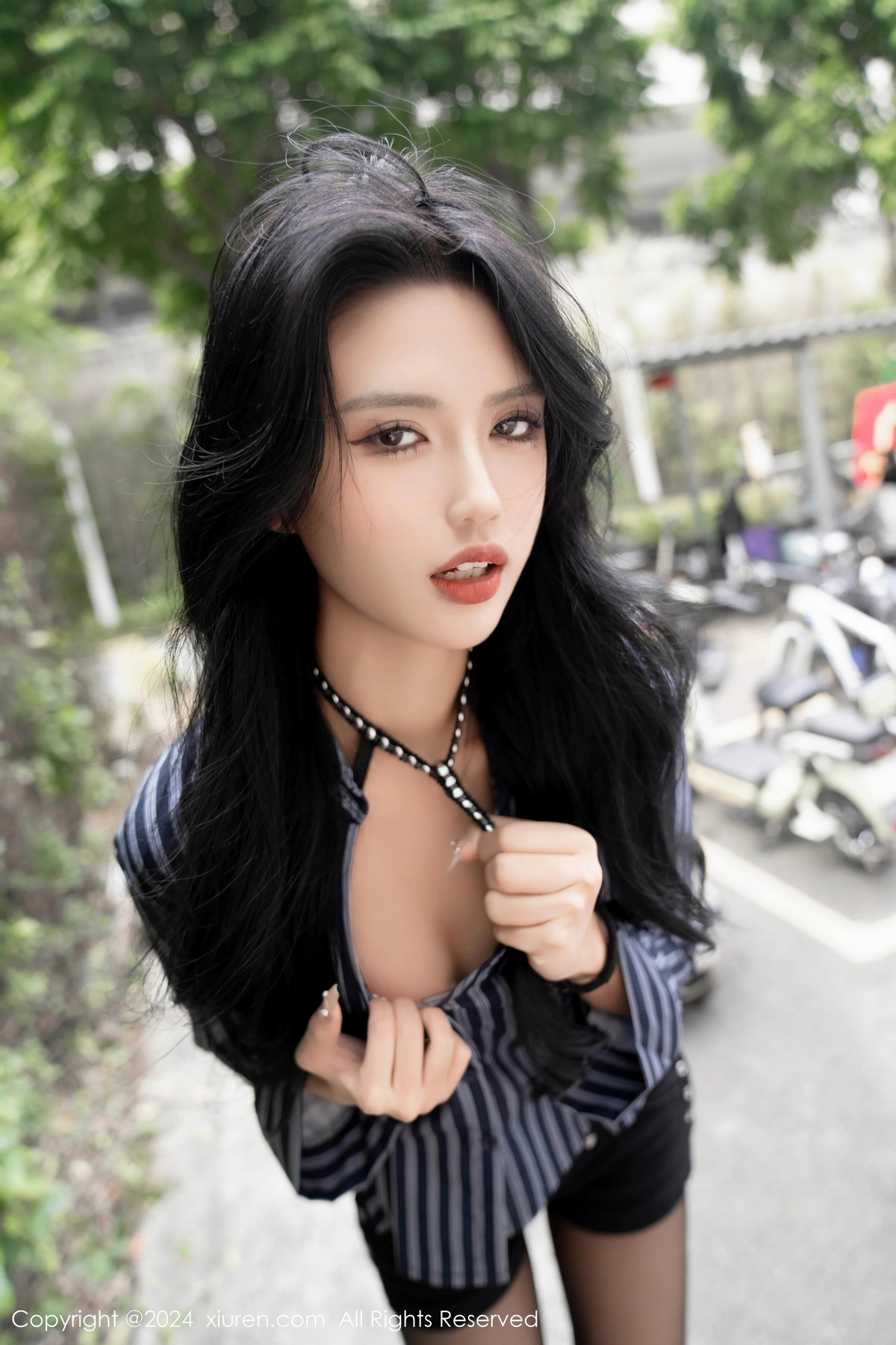 [XiuRen]高清写真图 2024.01.24 No.8011 浅浅Danny 黑丝美腿