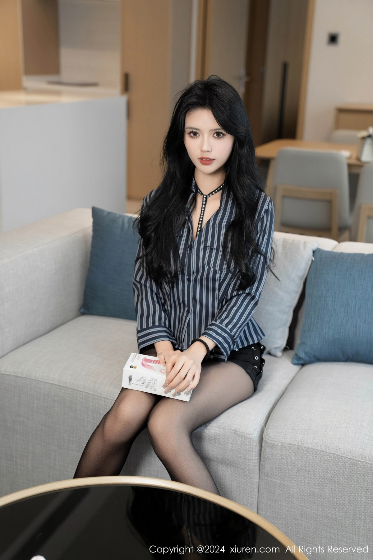 [XiuRen]高清写真图 2024.01.24 No.8011 浅浅Danny 黑丝美腿
