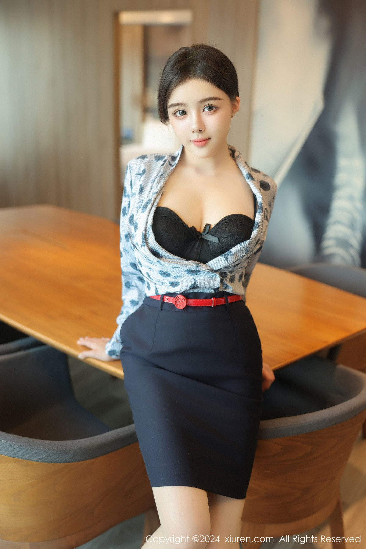 [XiuRen]高清写真图 2024.07.26 No.8919 袁圆 制服新人