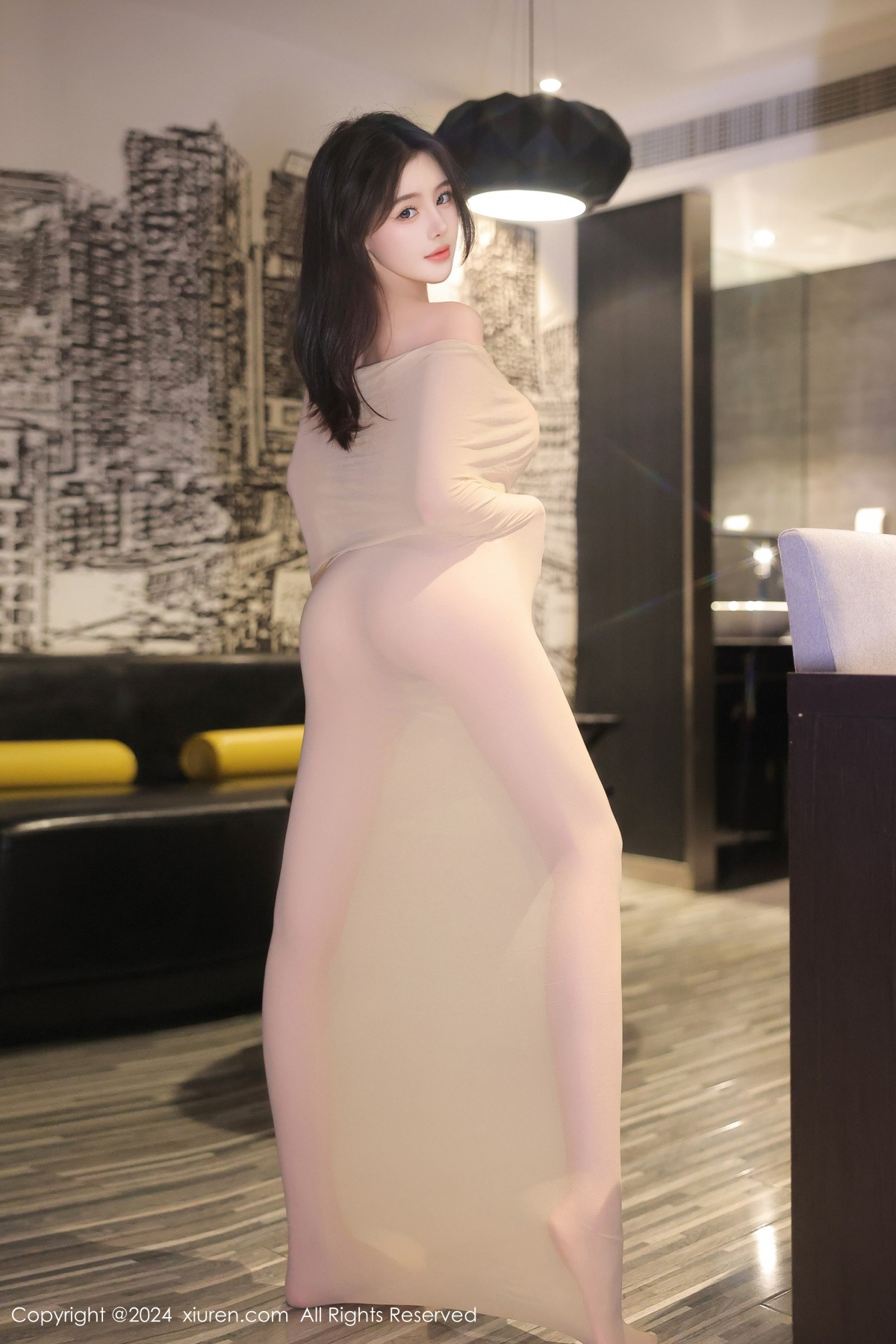 [XiuRen]高清写真图 2024.08.27 No.9073 袁圆 丝袜美腿