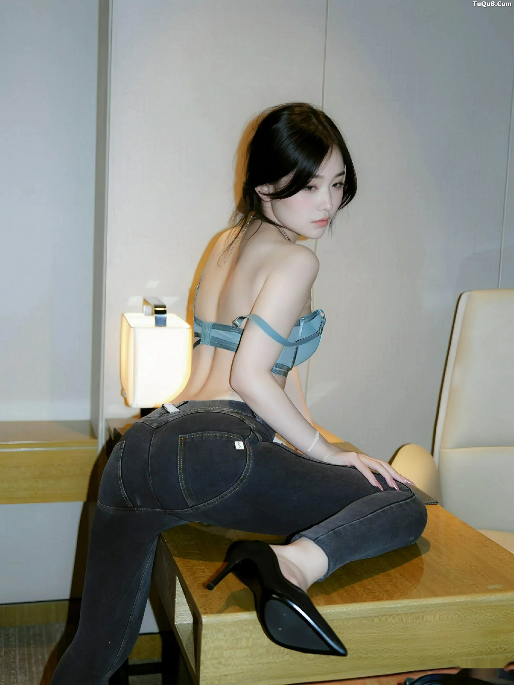[XiuRen]高清写真图 2025.09.19 No.10785 汁汁 性感白T