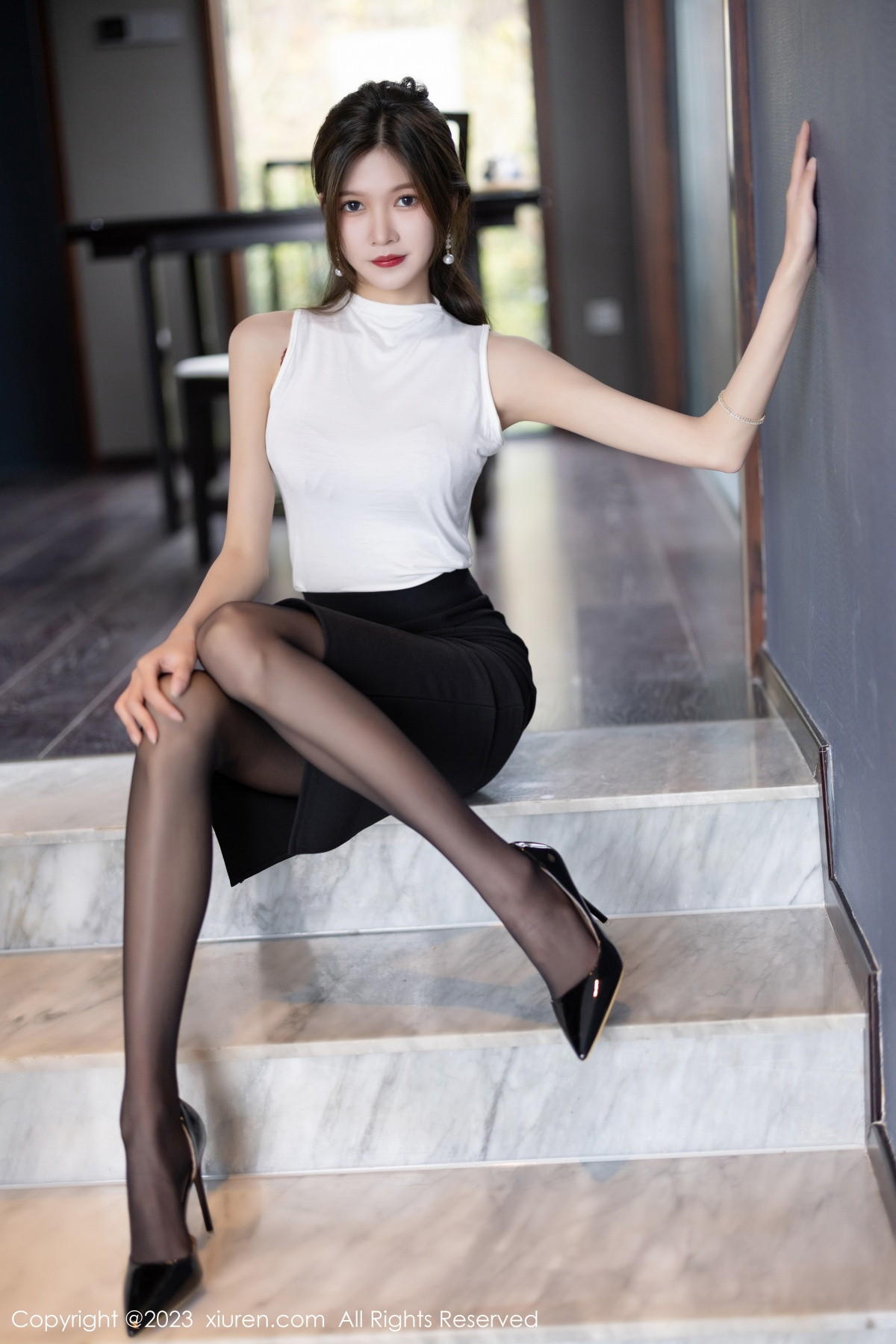 [XiuRen]高清写真图 2023.01.31 No.6194 程程程- 黑丝短裙