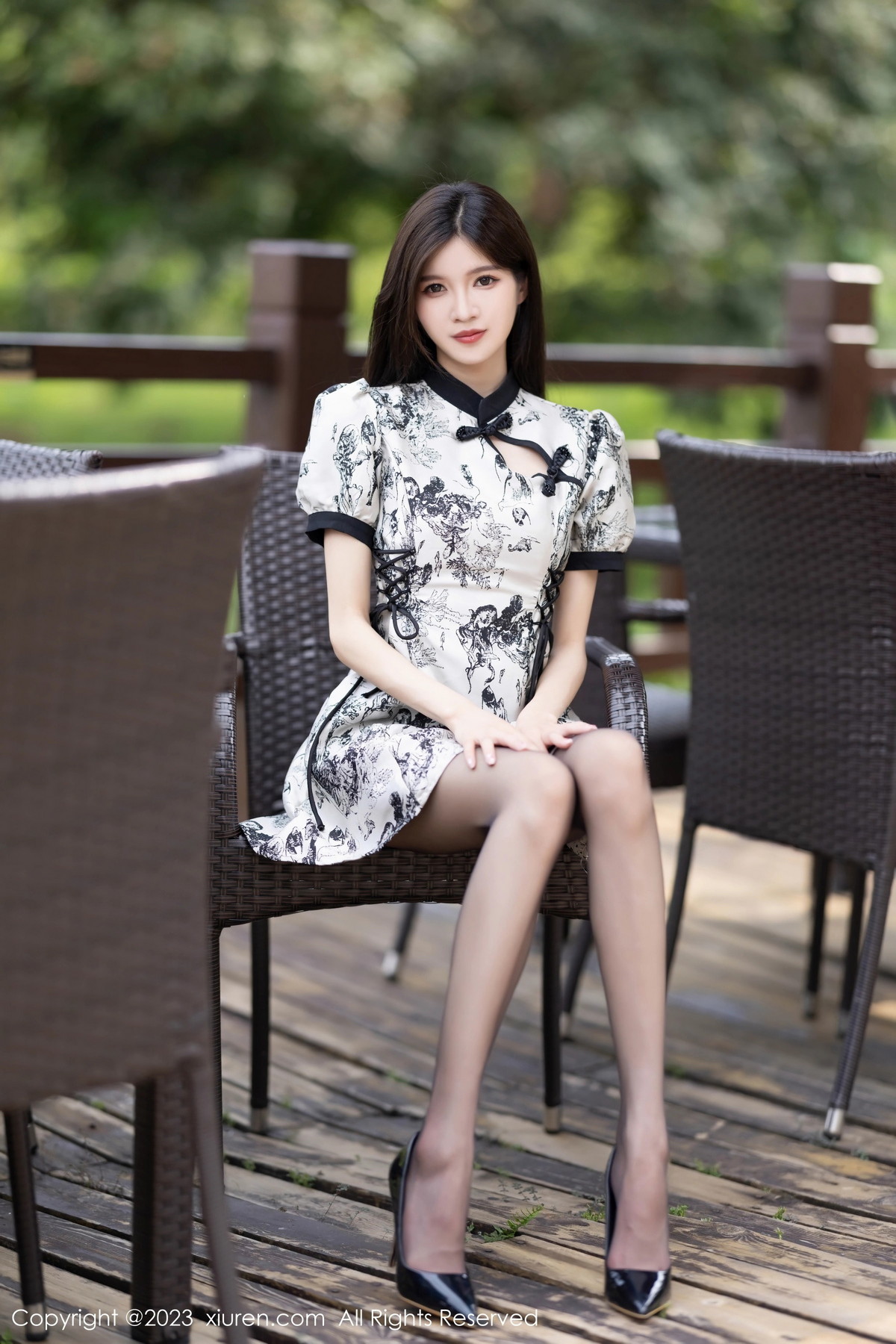 [XiuRen]高清写真图 2023.09.01 No.7320 程程程- 黑丝美腿