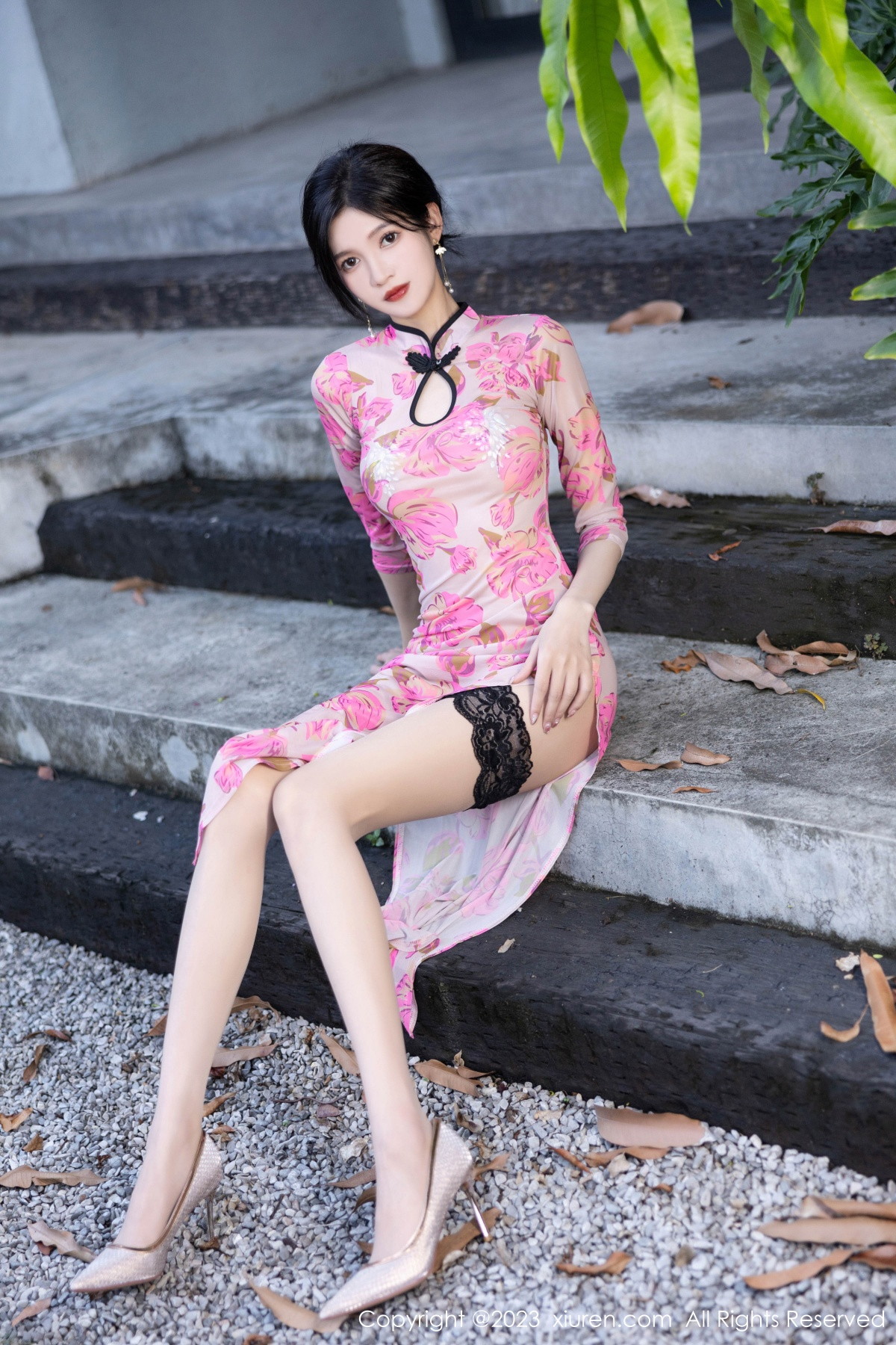 [XiuRen]高清写真图 2023.09.14 No.7388 程程程- 美腿旗袍