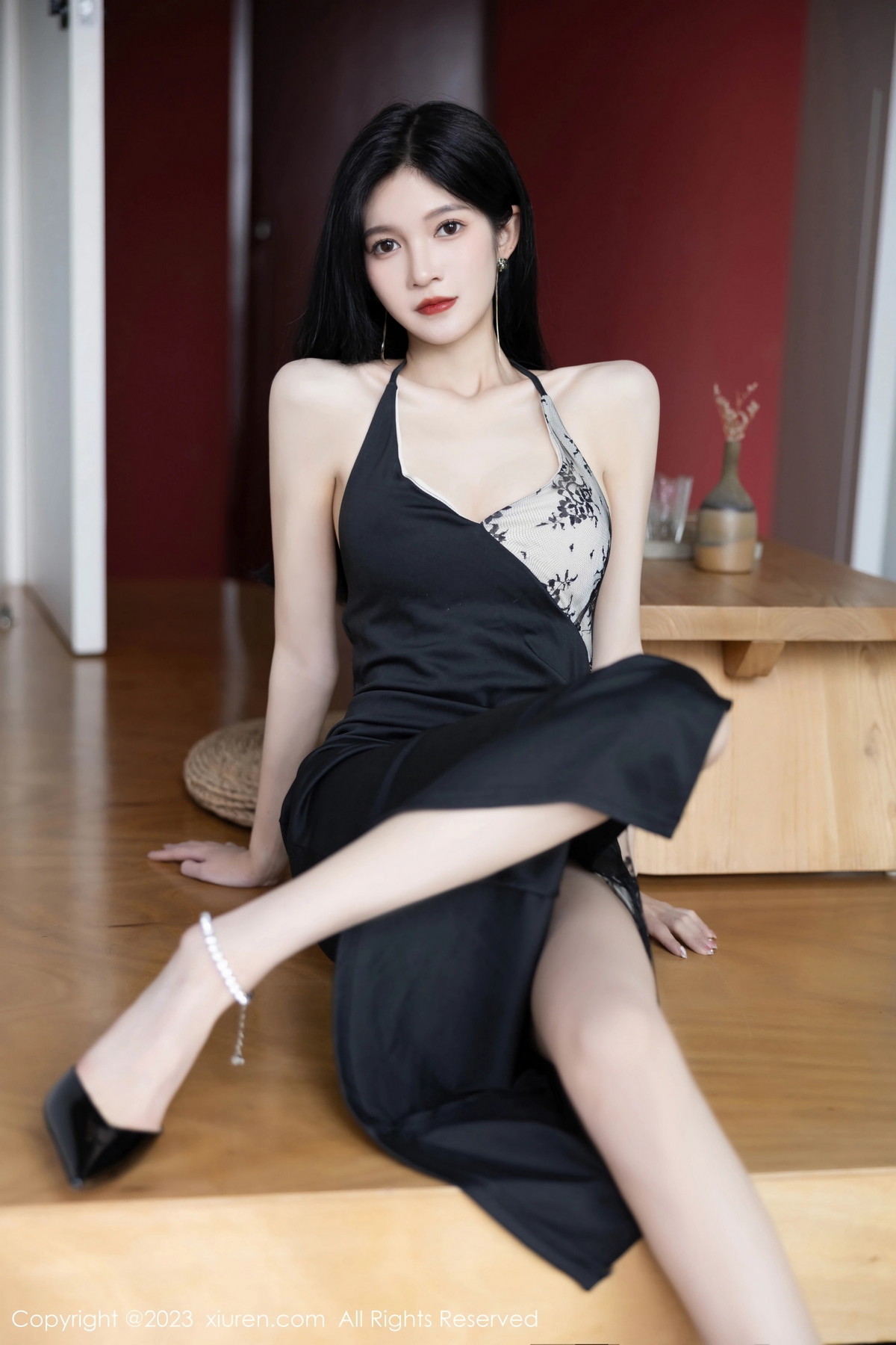[XiuRen]高清写真图 2023.10.24 No.7556 程程程- 丝袜美腿