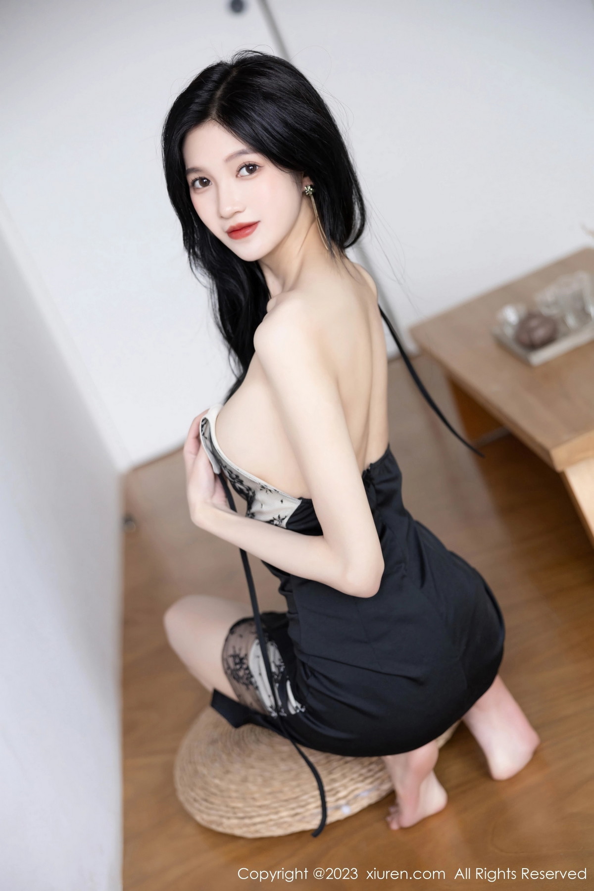[XiuRen]高清写真图 2023.10.24 No.7556 程程程- 丝袜美腿