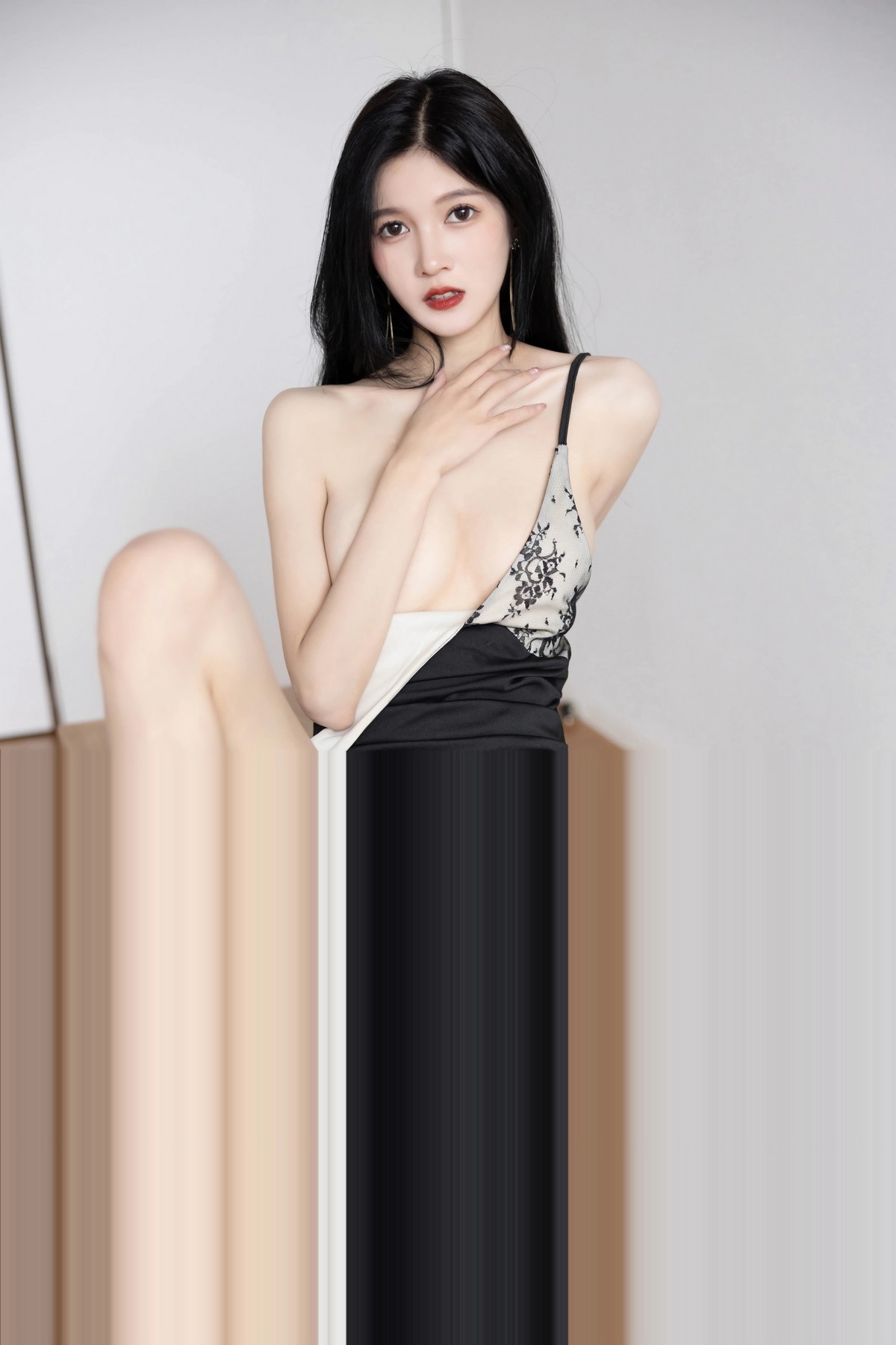 [XiuRen]高清写真图 2023.10.24 No.7556 程程程- 丝袜美腿