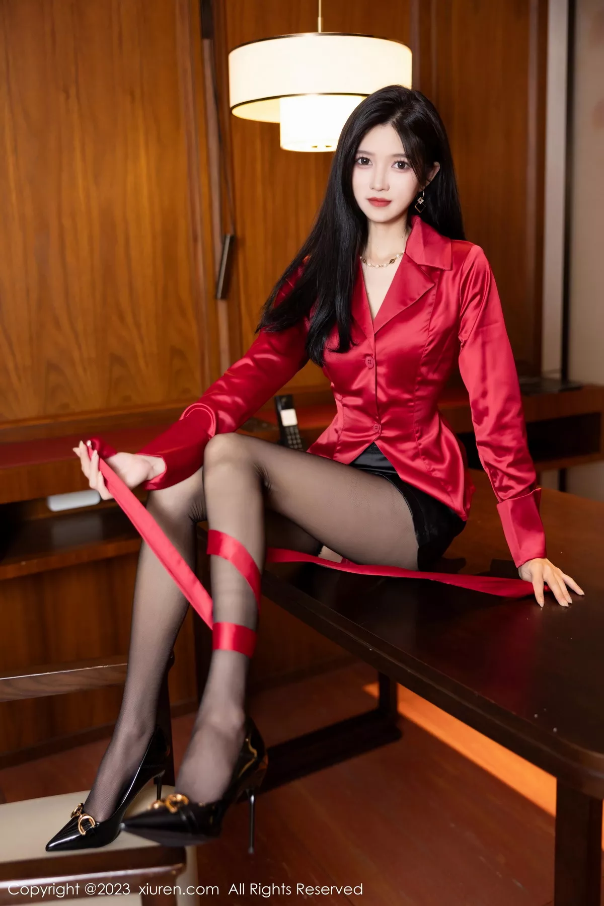 [XiuRen]高清写真图 2023.12.01 No.7750 程程程- 黑丝美腿