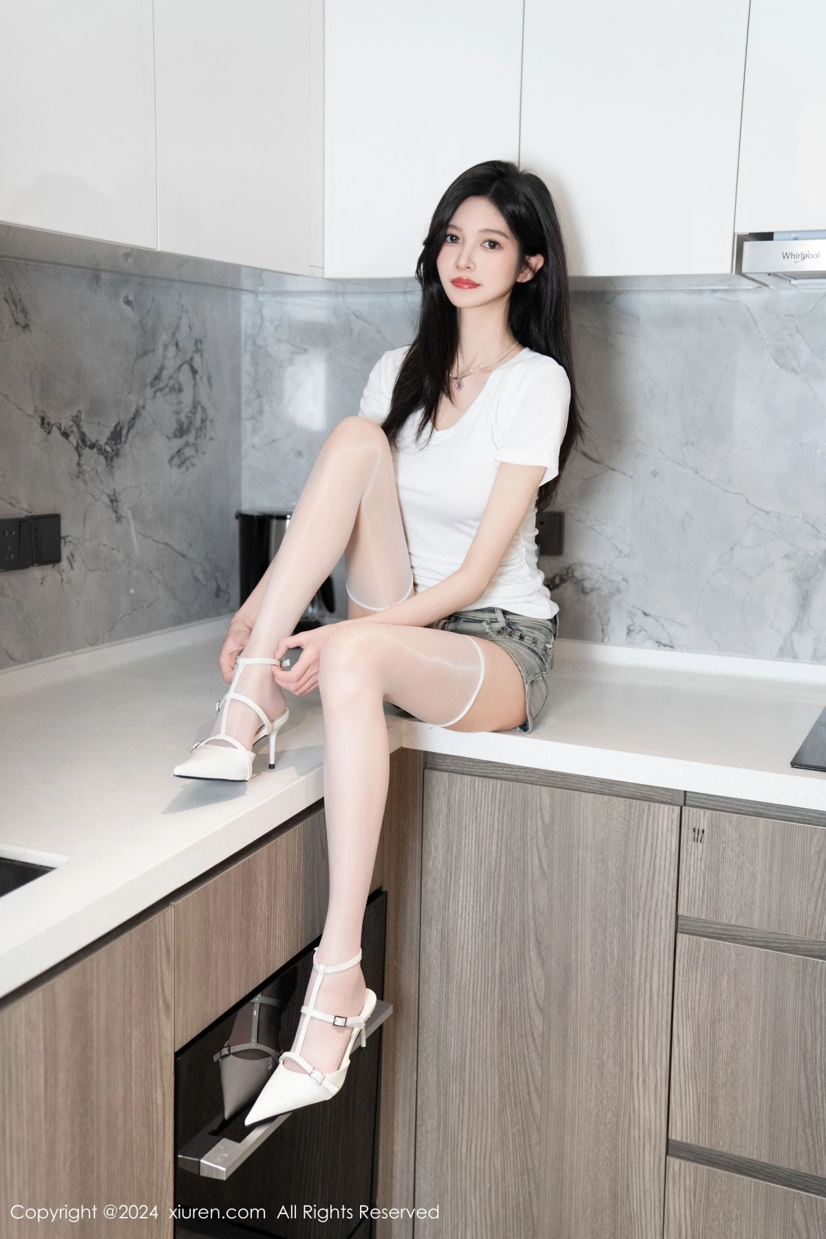 [XiuRen]高清写真图 2024.03.28 No.8306 程程程- 丝袜美腿