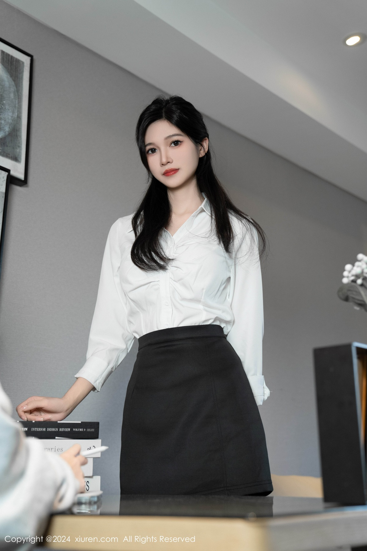 [XiuRen]高清写真图 2024.06.13 No.8697 程程程- 黑丝美腿