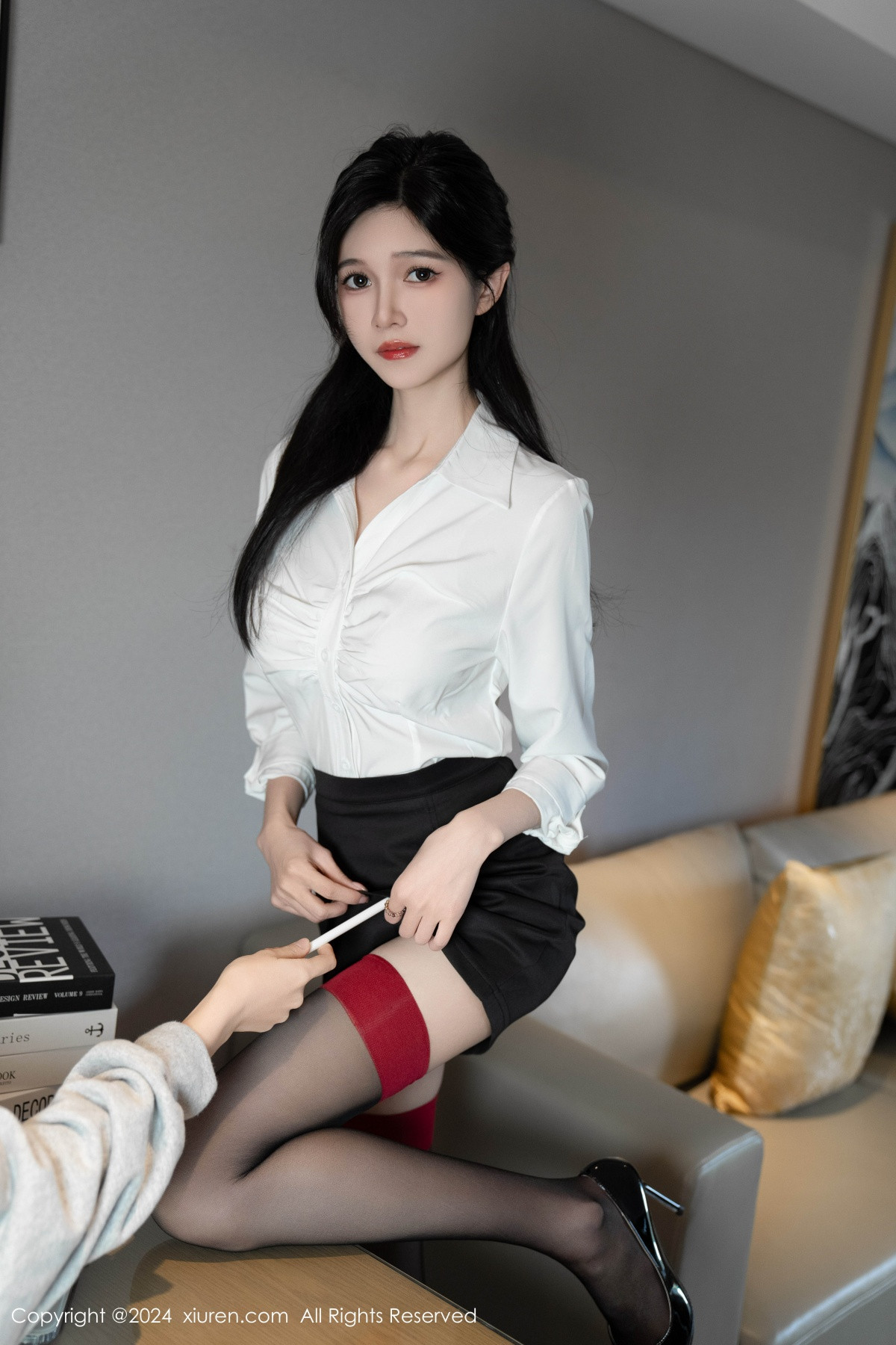 [XiuRen]高清写真图 2024.06.13 No.8697 程程程- 黑丝美腿