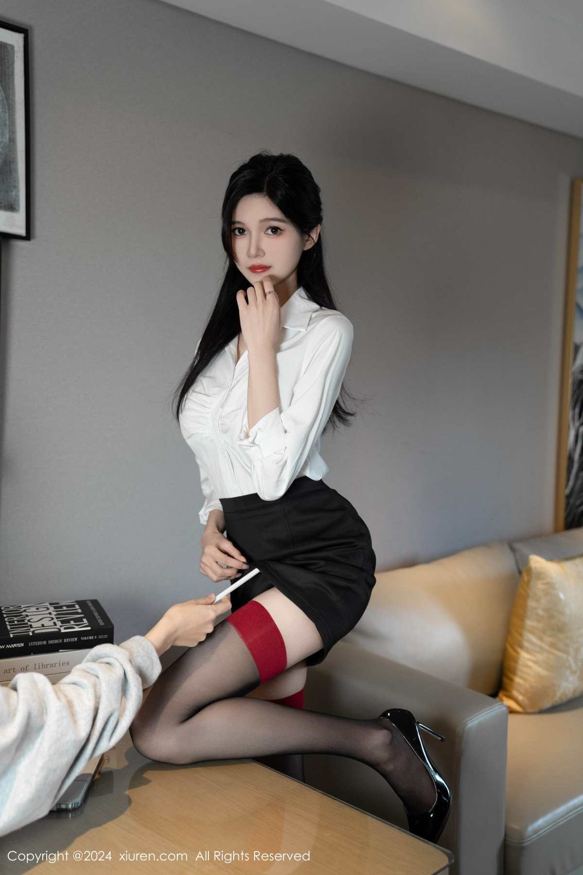 [XiuRen]高清写真图 2024.06.13 No.8697 程程程- 黑丝美腿