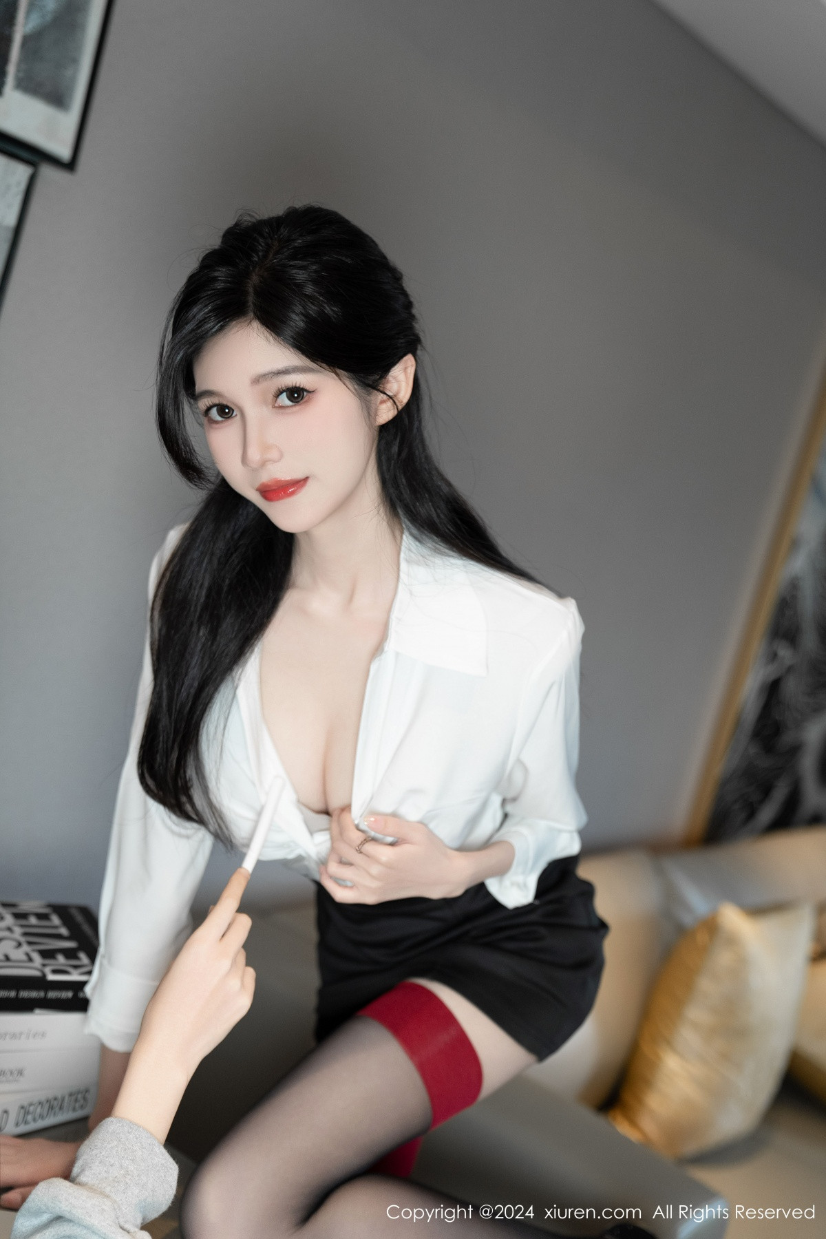 [XiuRen]高清写真图 2024.06.13 No.8697 程程程- 黑丝美腿