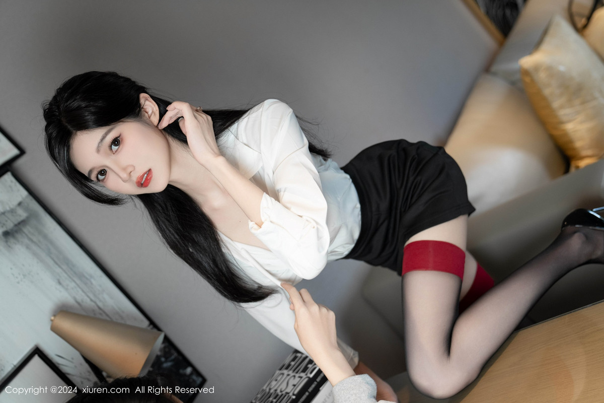 [XiuRen]高清写真图 2024.06.13 No.8697 程程程- 黑丝美腿