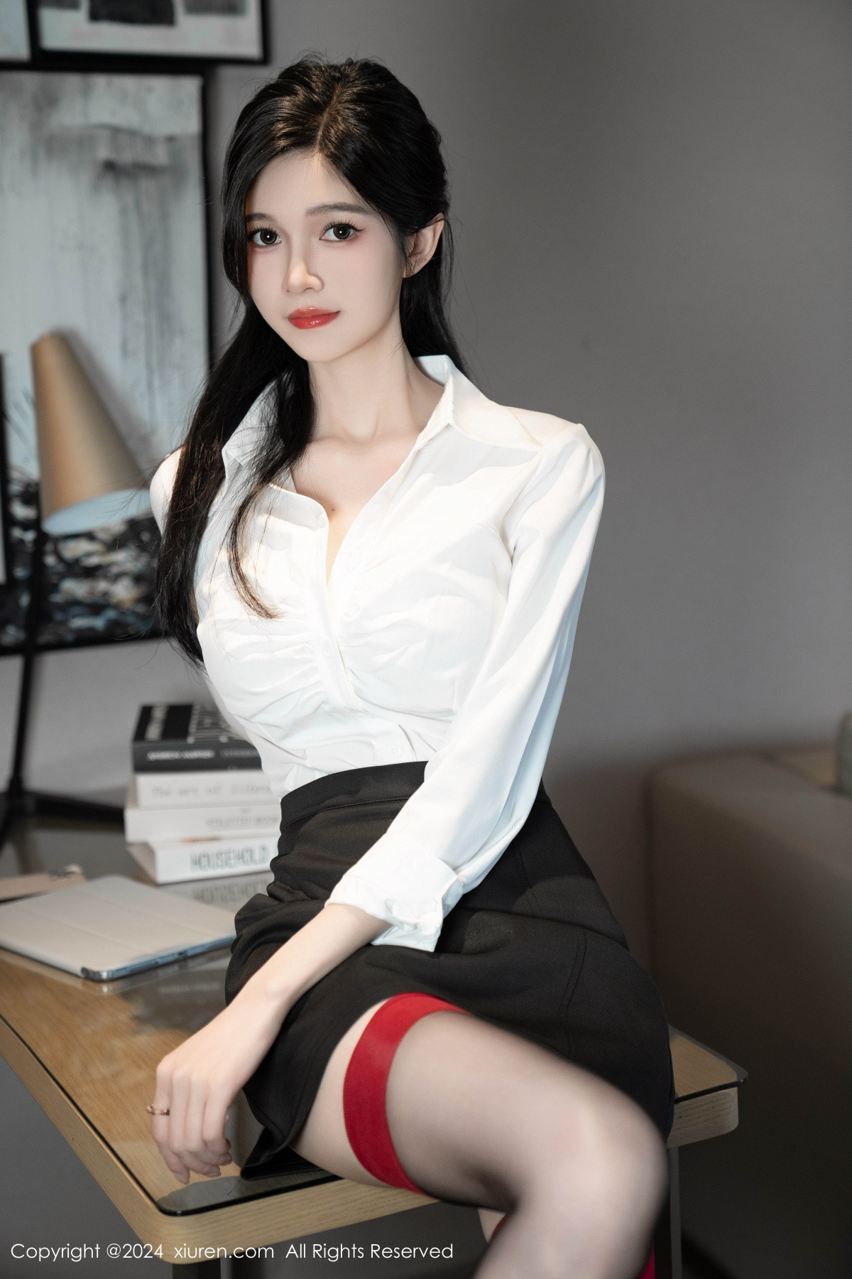 [XiuRen]高清写真图 2024.06.13 No.8697 程程程- 黑丝美腿