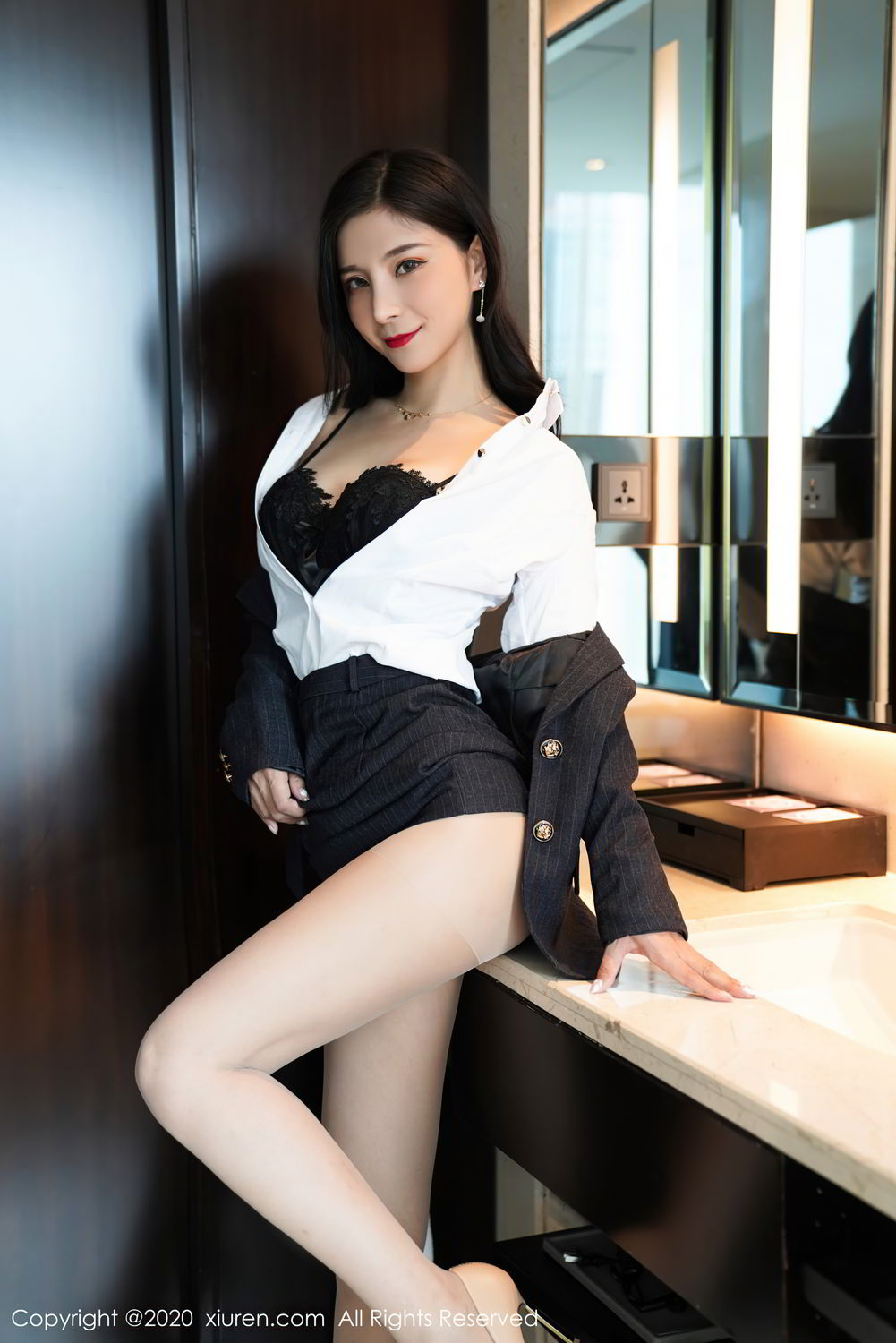 [XiuRen]高清写真图 2020.09.16 No.2564 小蛮妖Yummy