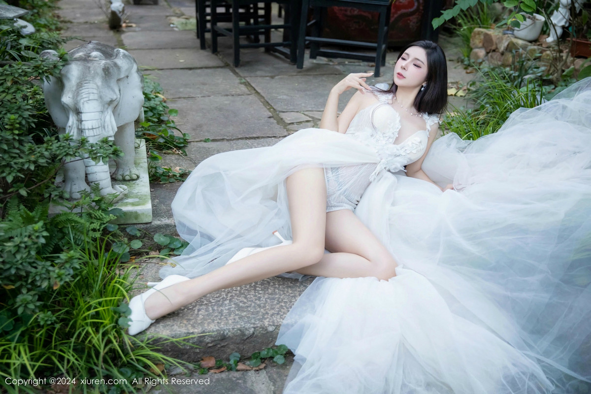 [XiuRen]高清写真图 2024.12.05 No.9552 小蛮妖Yummy 丝袜美臀