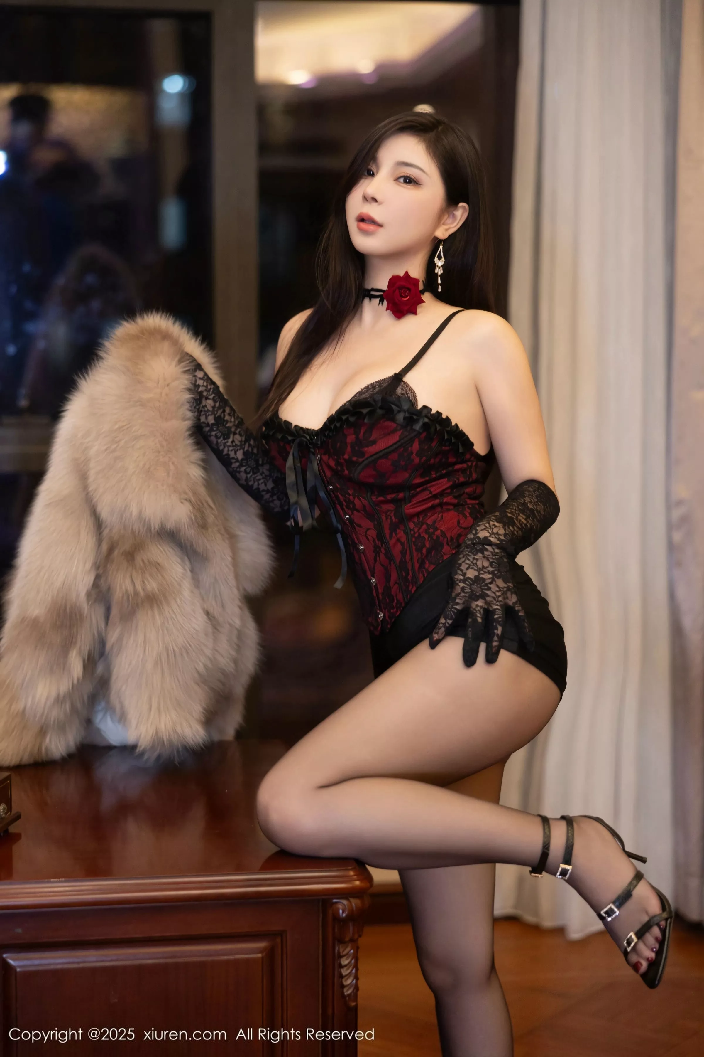 [XiuRen]高清写真图 2025.04.09 No.10130 小蛮妖Yummy 魅惑黑丝