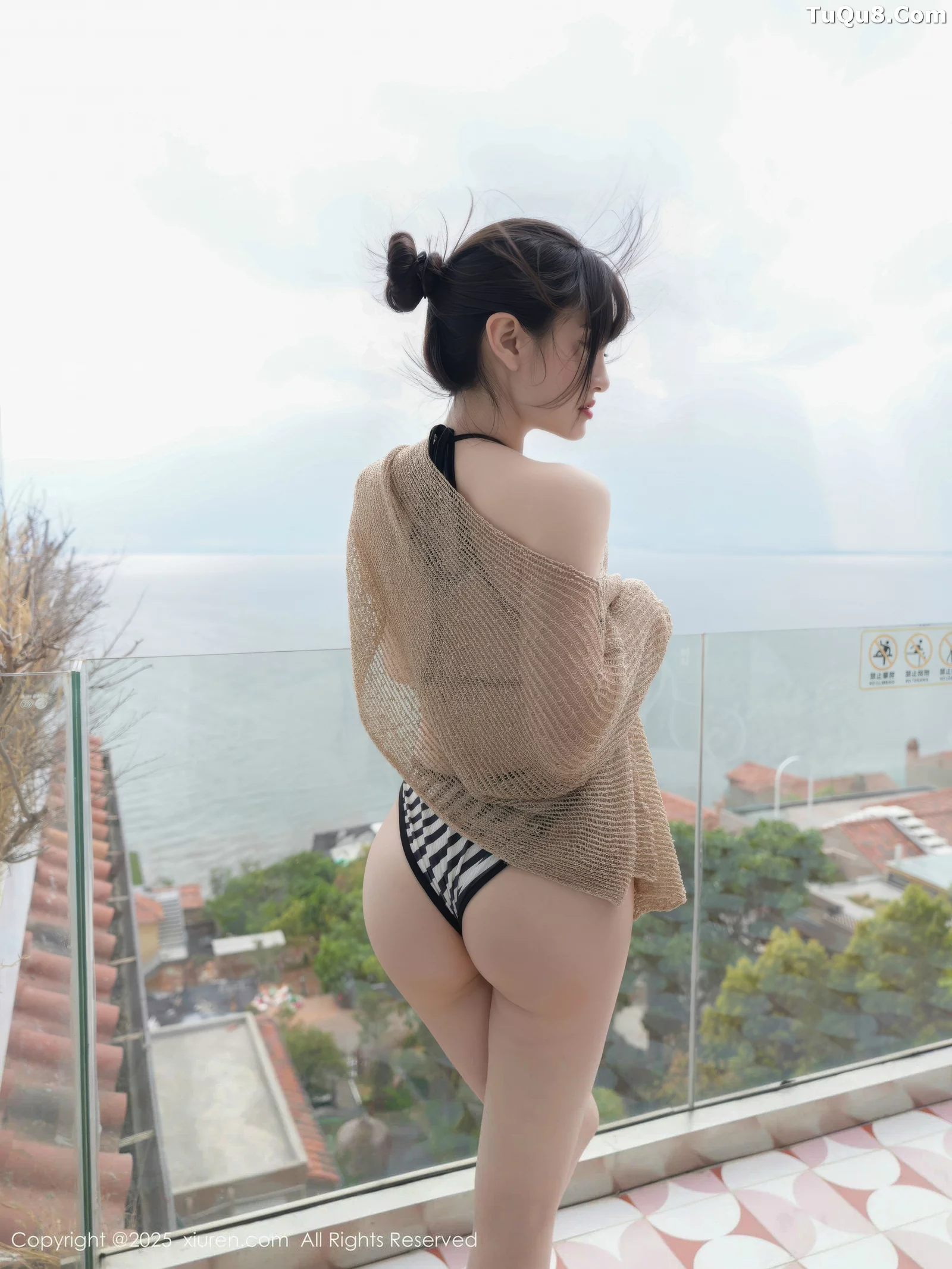[XiuRen]高清写真图 2025.08.27 No.10698 白露lulu 黑白色比基尼