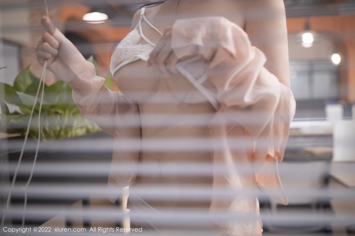 [XiuRen]高清写真图 2022.12.06 No.5960 安然anran 短裙美腿