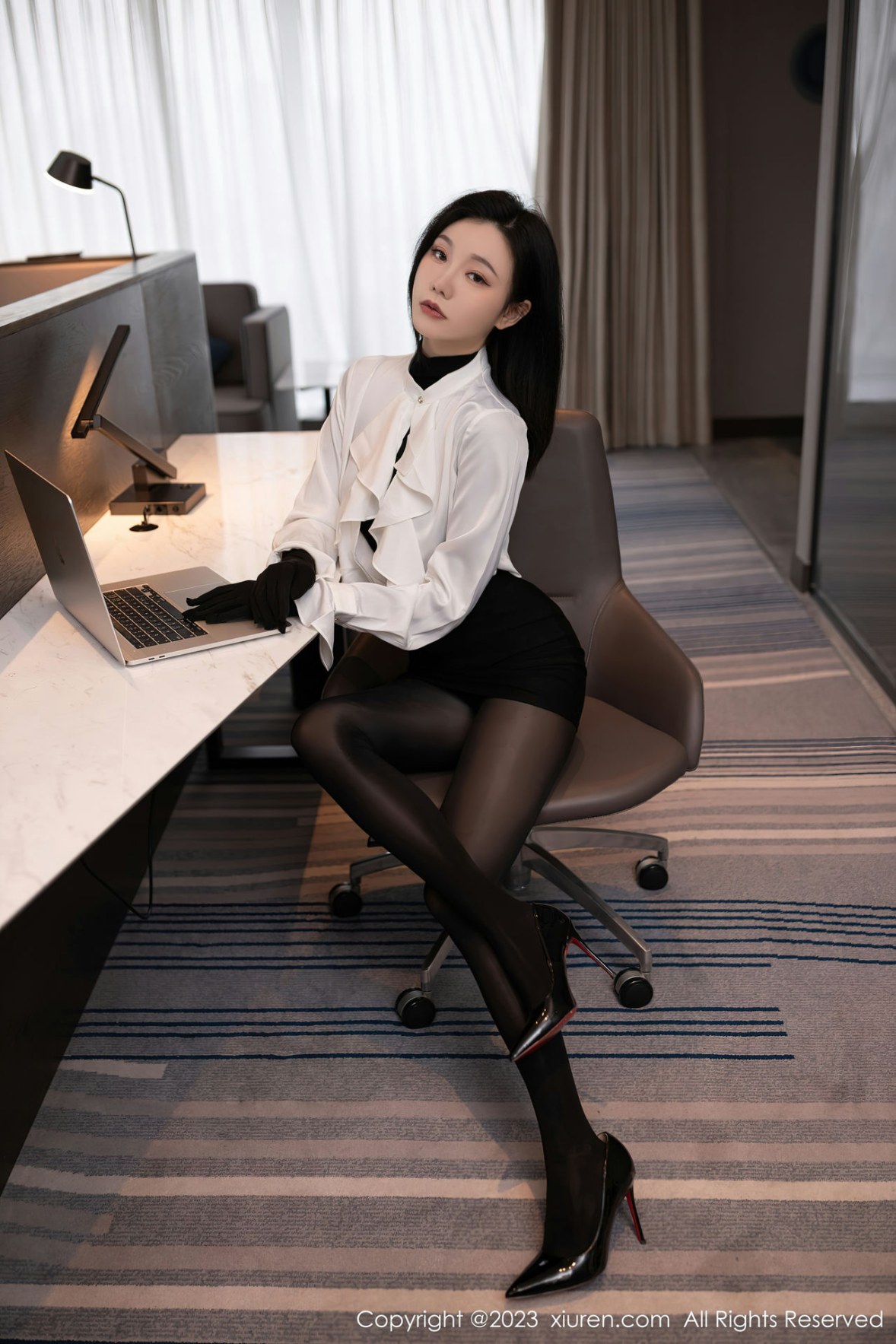 [XiuRen]高清写真图 2023.01.29 No.6185 安然anran 连体衣美臀