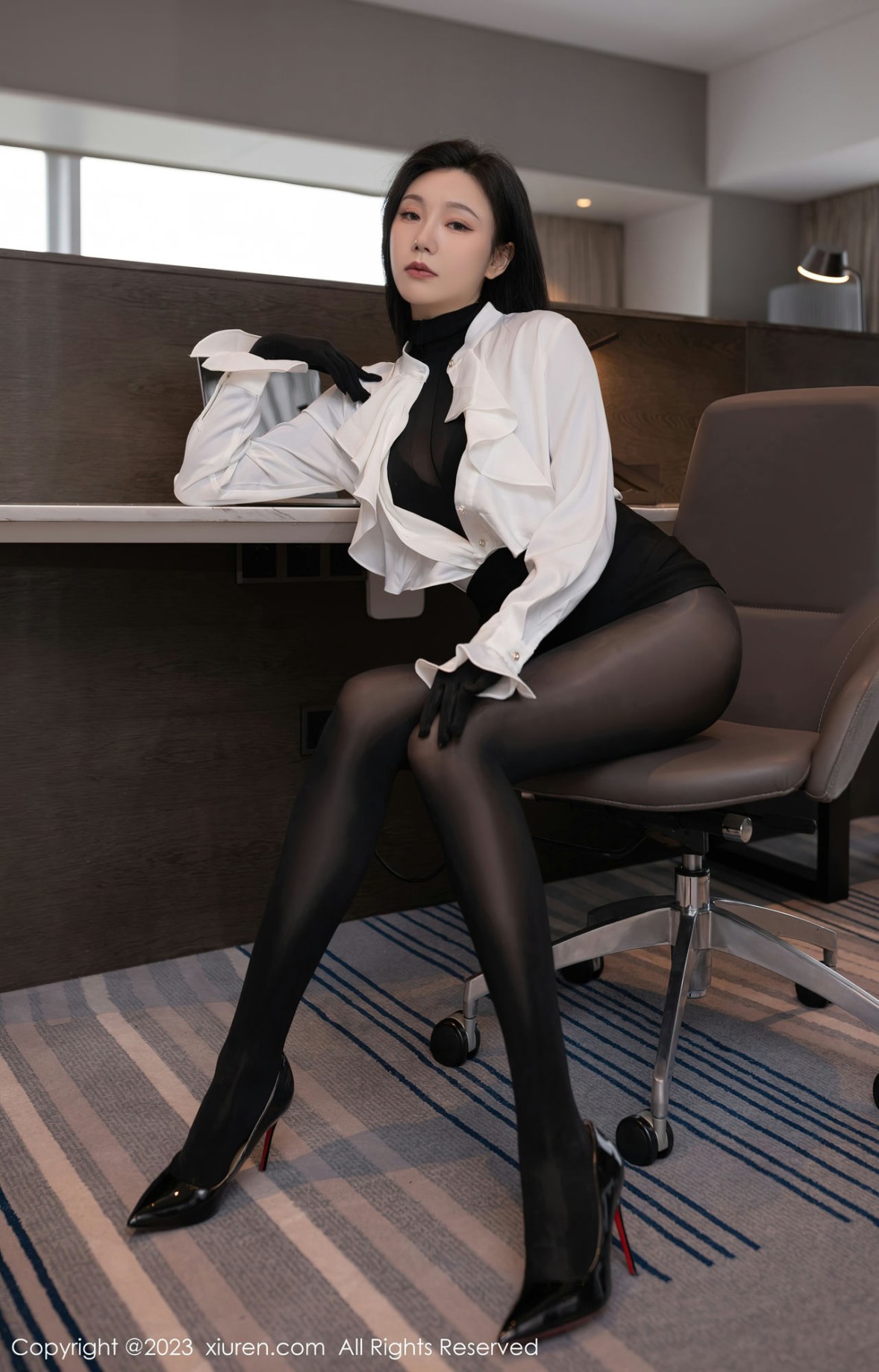 [XiuRen]高清写真图 2023.01.29 No.6185 安然anran 连体衣美臀