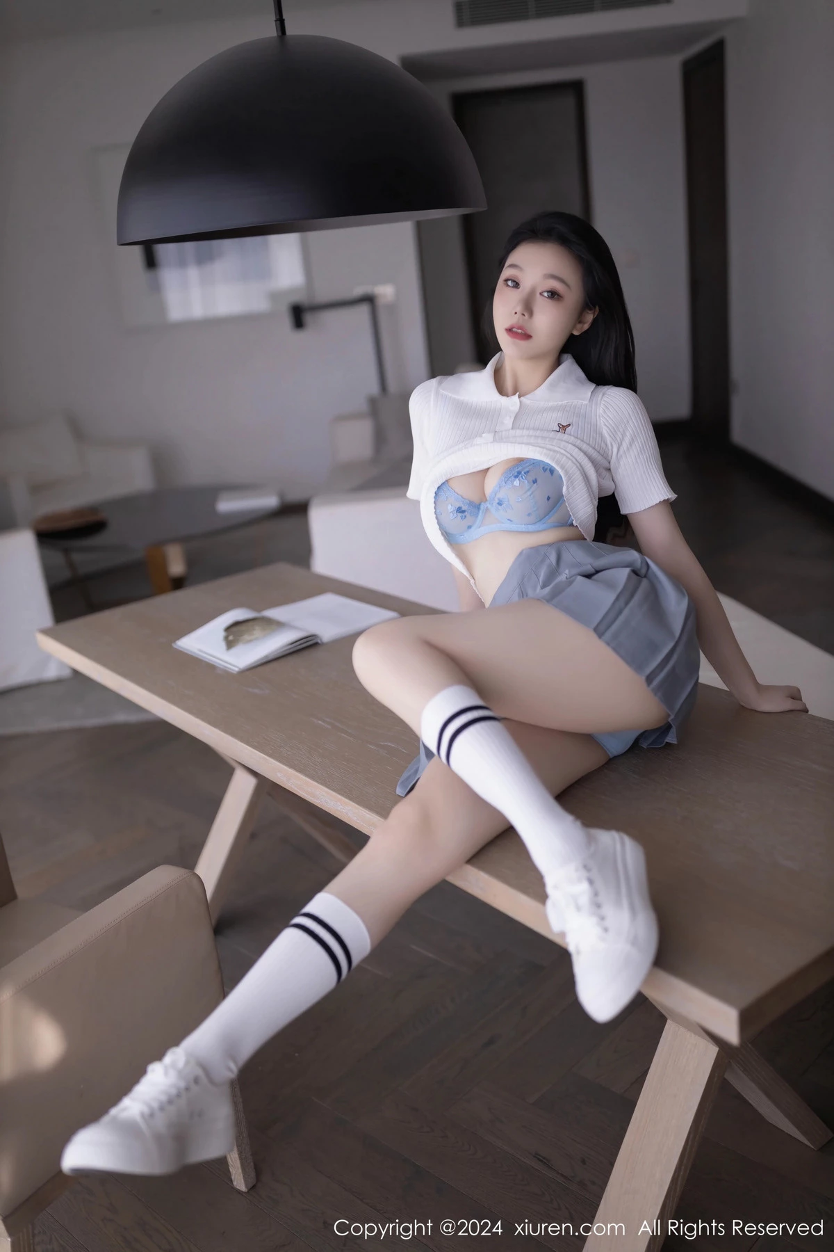 [XiuRen]高清写真图 2024.06.04 No.8649 安然anran 美腿短裙