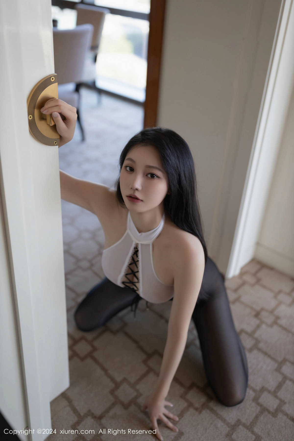 [XiuRen]高清写真图 2024.11.12 No.9436 安然anran 黑丝美腿