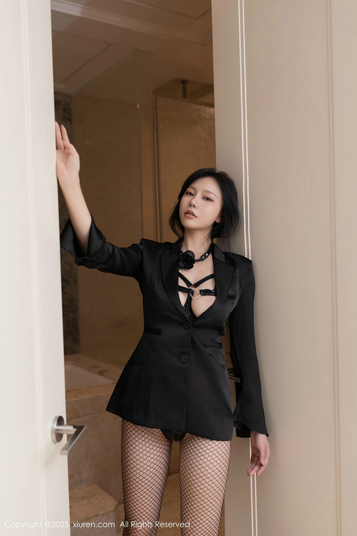 [XiuRen]高清写真图 2025.02.11 No.9870 安然anran 丝袜美腿