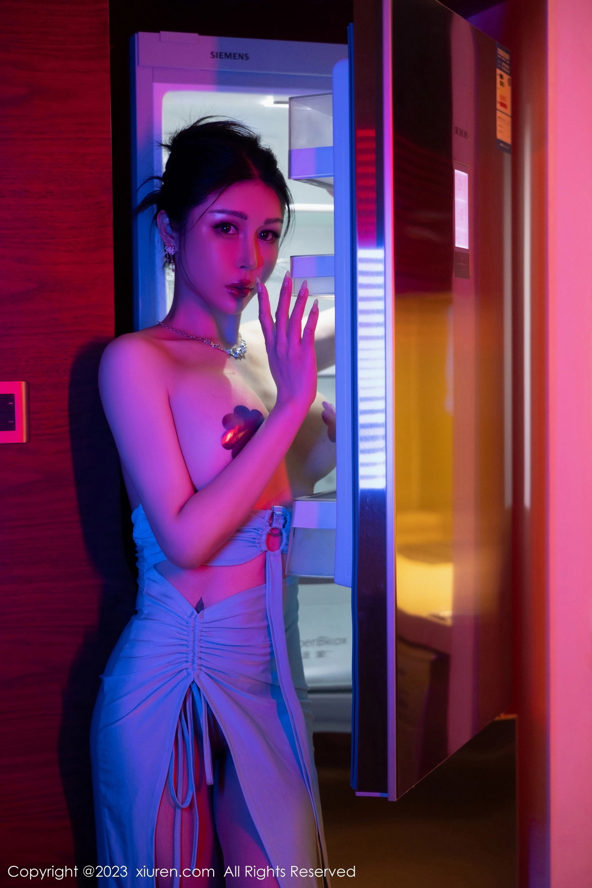 [XiuRen]高清写真图 2023.09.27 No.7446 田冰冰 长裙美臀