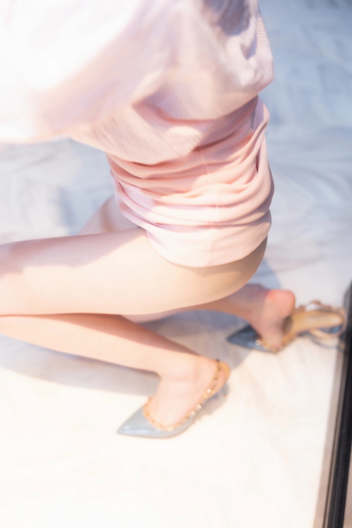 [XiuRen]高清写真图 2023.03.22 No.6451 yoo优优 美腿高挑