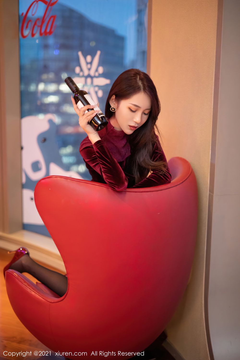 骨感女神周慕汐 猩红礼裙纷呈艳艳