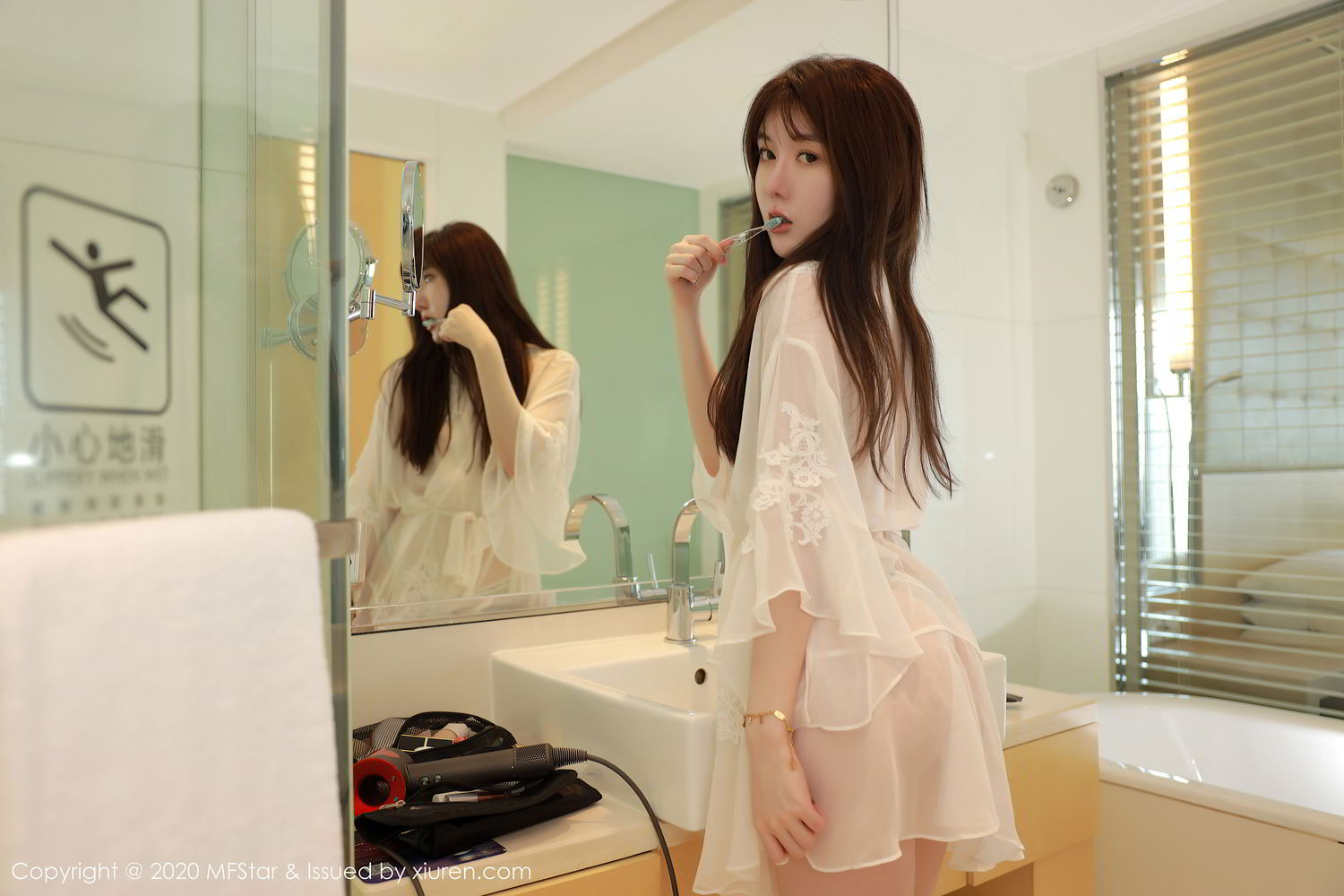 [MFStar]高清写真图 2020.08.21 VOL.373 薛琪琪sandy