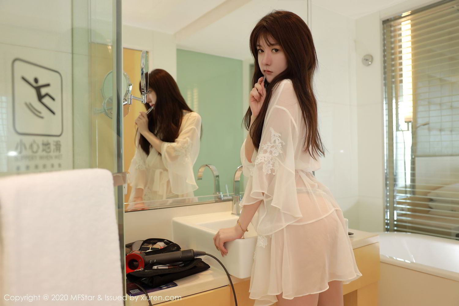 [MFStar]高清写真图 2020.08.21 VOL.373 薛琪琪sandy