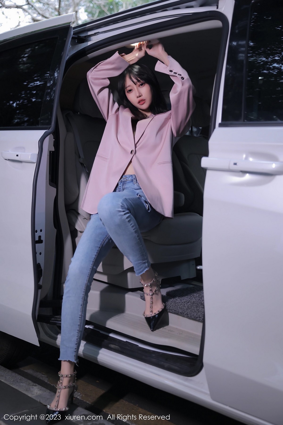 [XiuRen]高清写真图 2023.03.03 No.6355 玥儿玥er 万宁旅拍