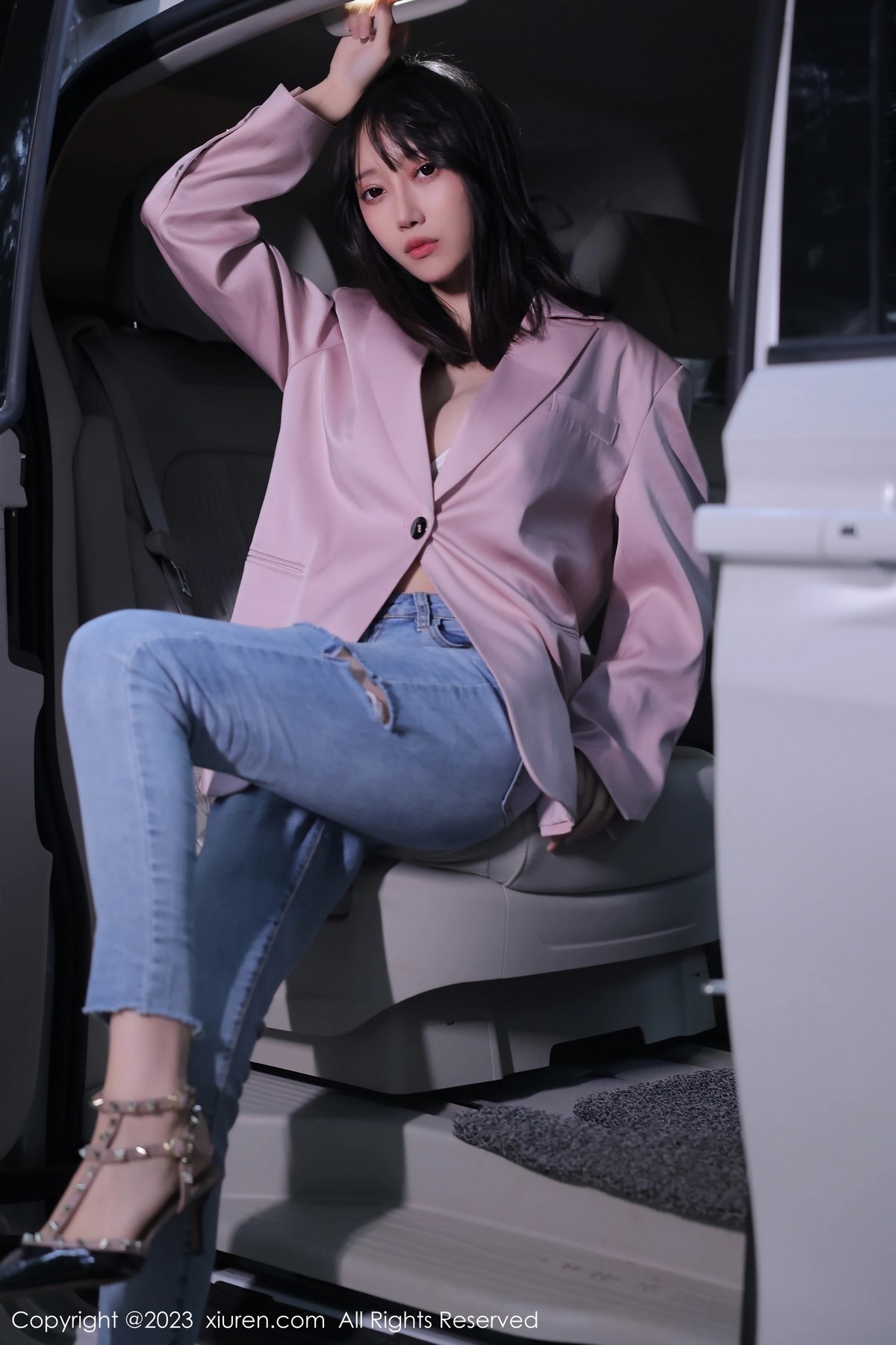 [XiuRen]高清写真图 2023.03.03 No.6355 玥儿玥er 万宁旅拍