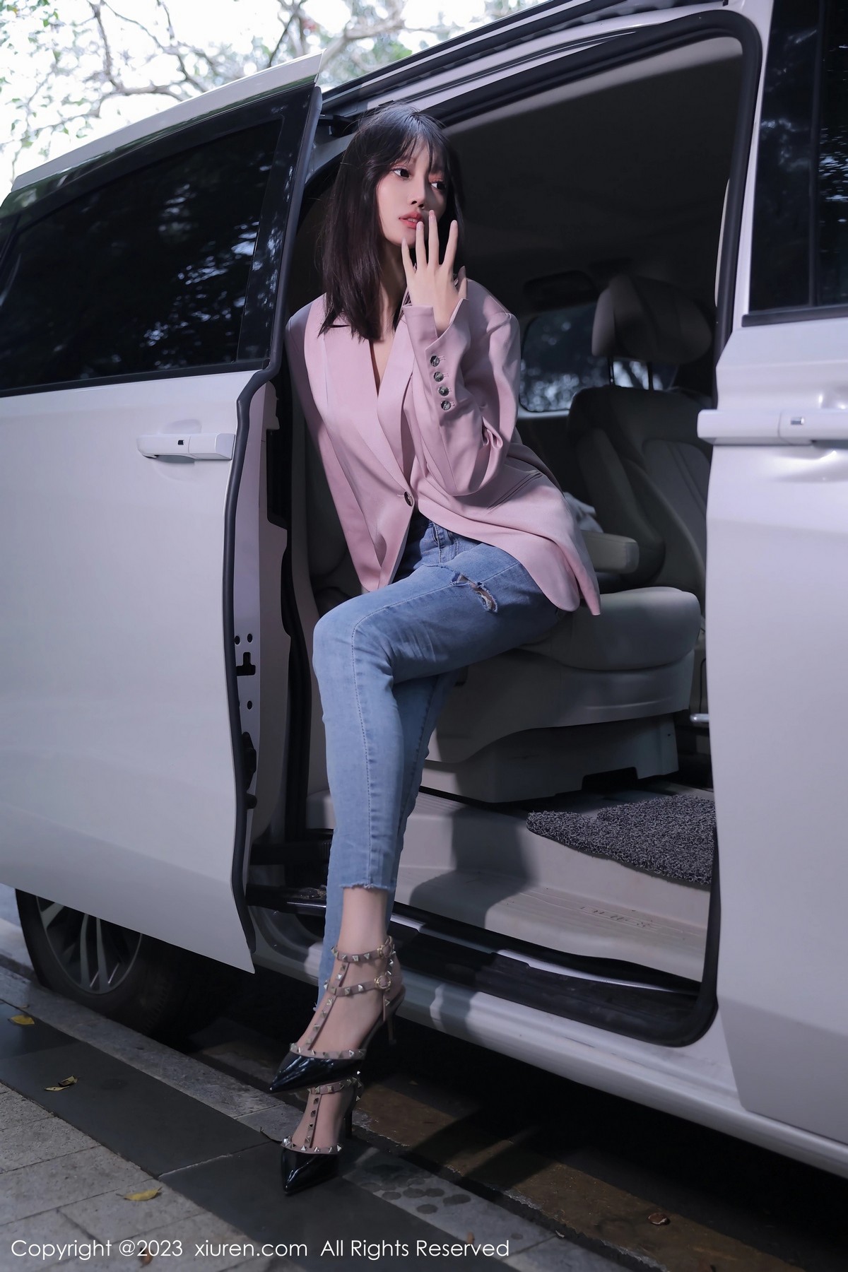 [XiuRen]高清写真图 2023.03.03 No.6355 玥儿玥er 万宁旅拍