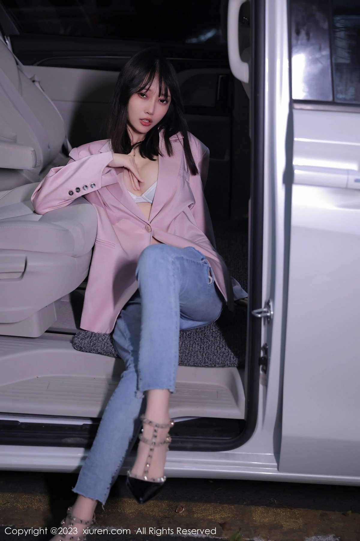 [XiuRen]高清写真图 2023.03.03 No.6355 玥儿玥er 万宁旅拍