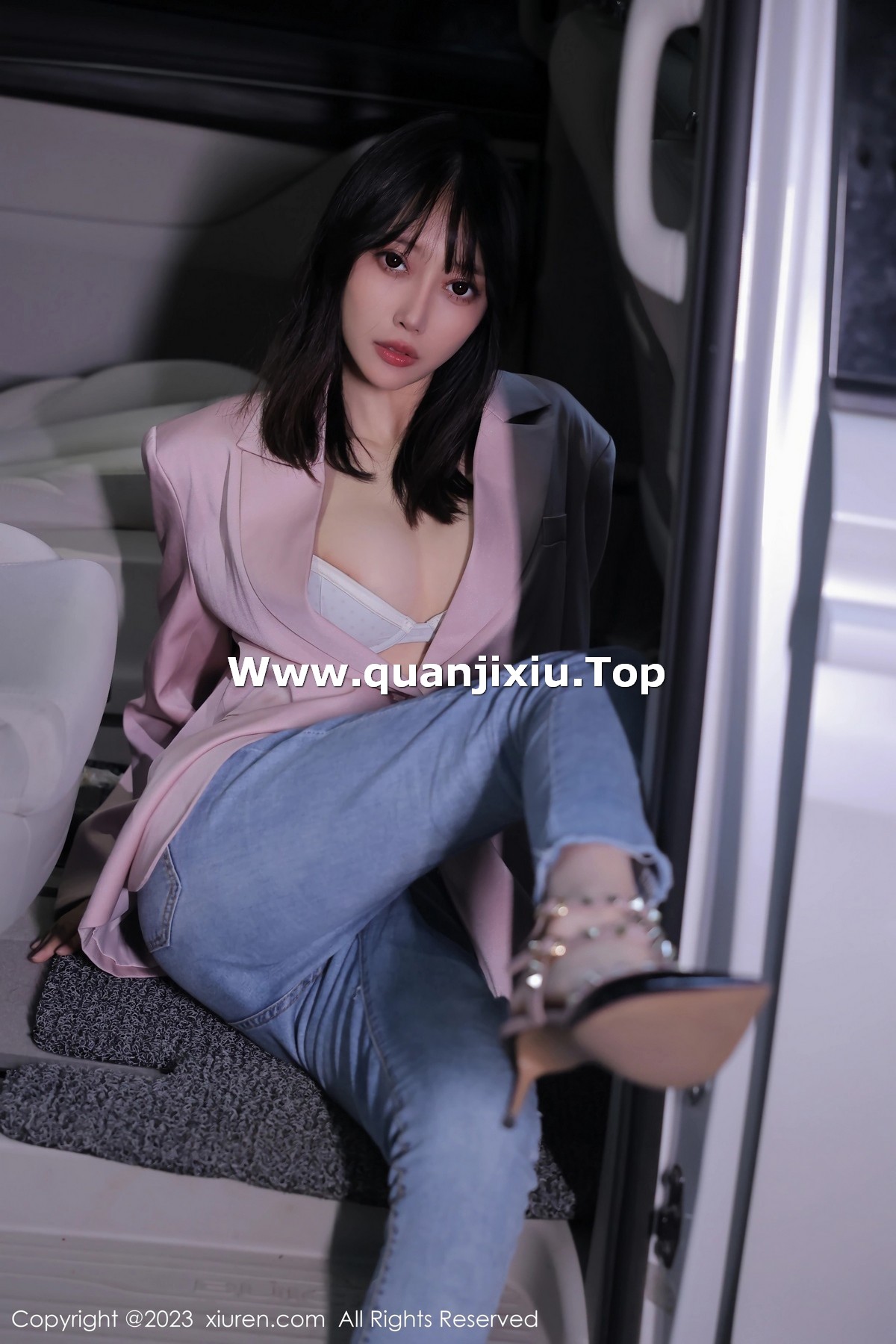 [XiuRen]高清写真图 2023.03.03 No.6355 玥儿玥er 万宁旅拍