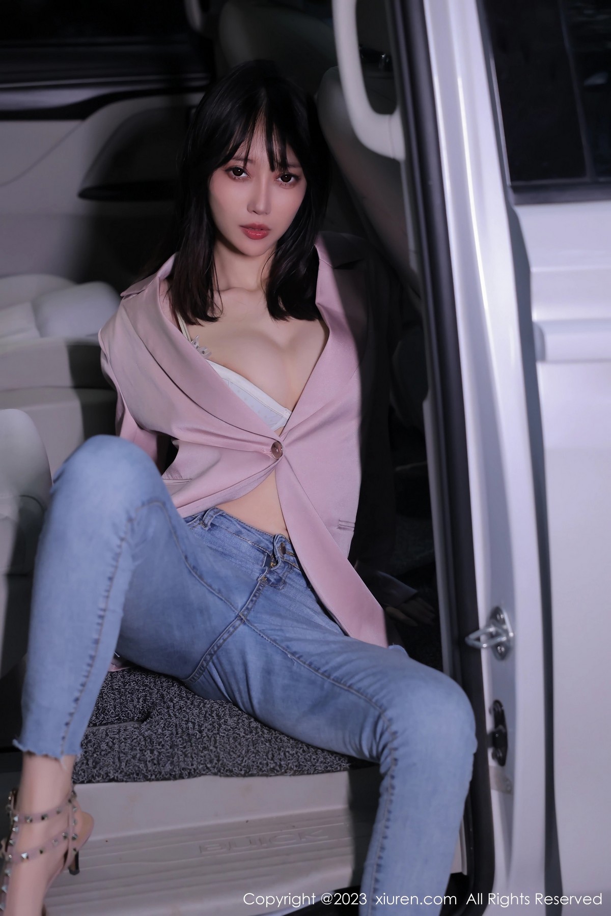 [XiuRen]高清写真图 2023.03.03 No.6355 玥儿玥er 万宁旅拍